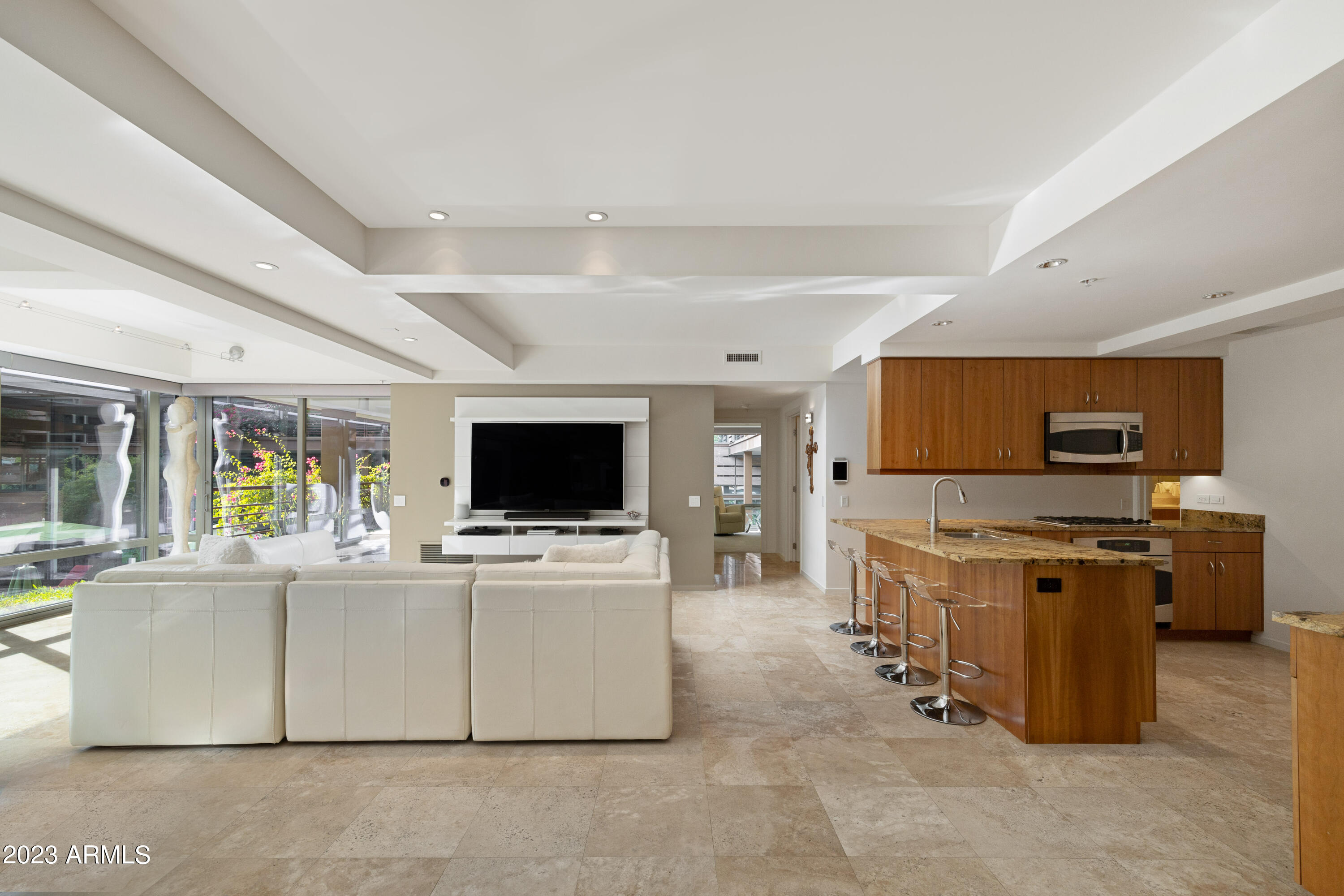 7131 E RANCHO VISTA Drive 2011, Scottsdale, AZ 85251 — Photo 1 of 16