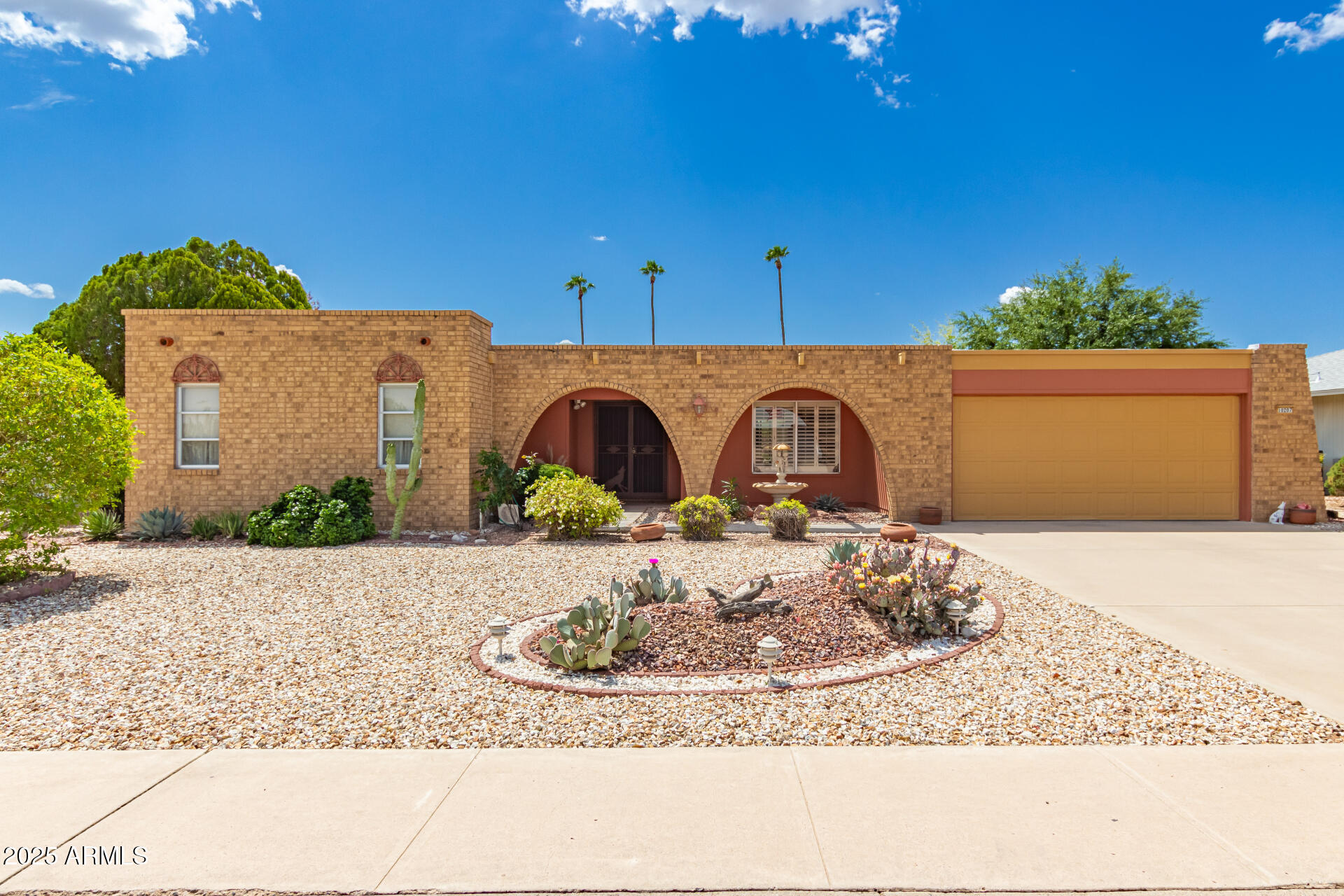 10207 W OAK RIDGE Drive, Sun City, AZ 85351 — Photo 1 of 34