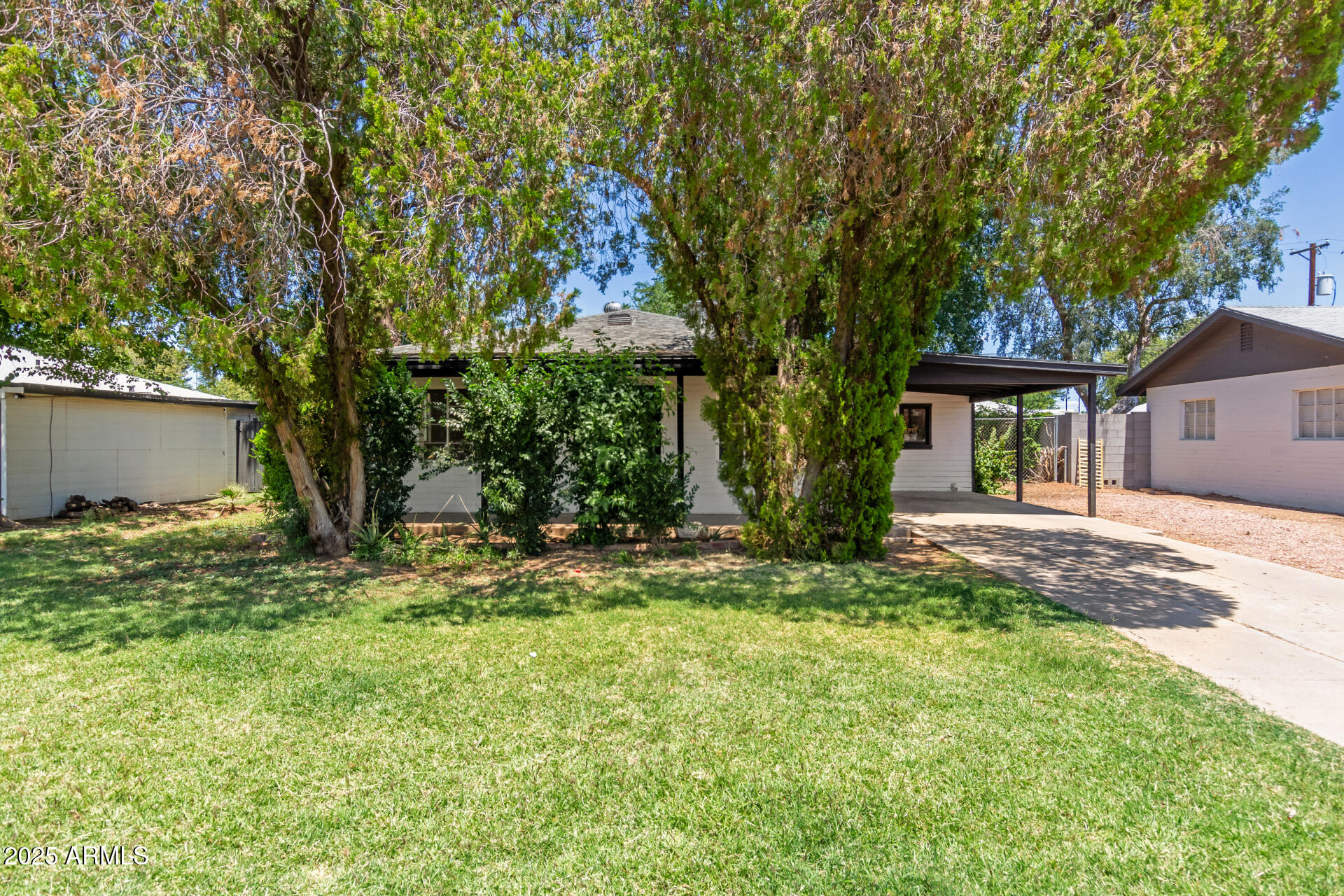3526 E CHEERY LYNN Road, Phoenix, AZ 85018 — Photo 1 of 30