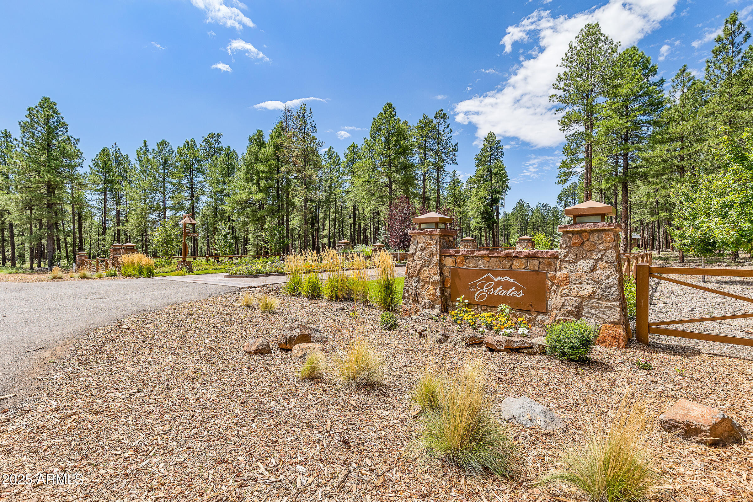 3456 LAURIE Lane 9, Flagstaff, AZ 86005 — Photo 1 of 31