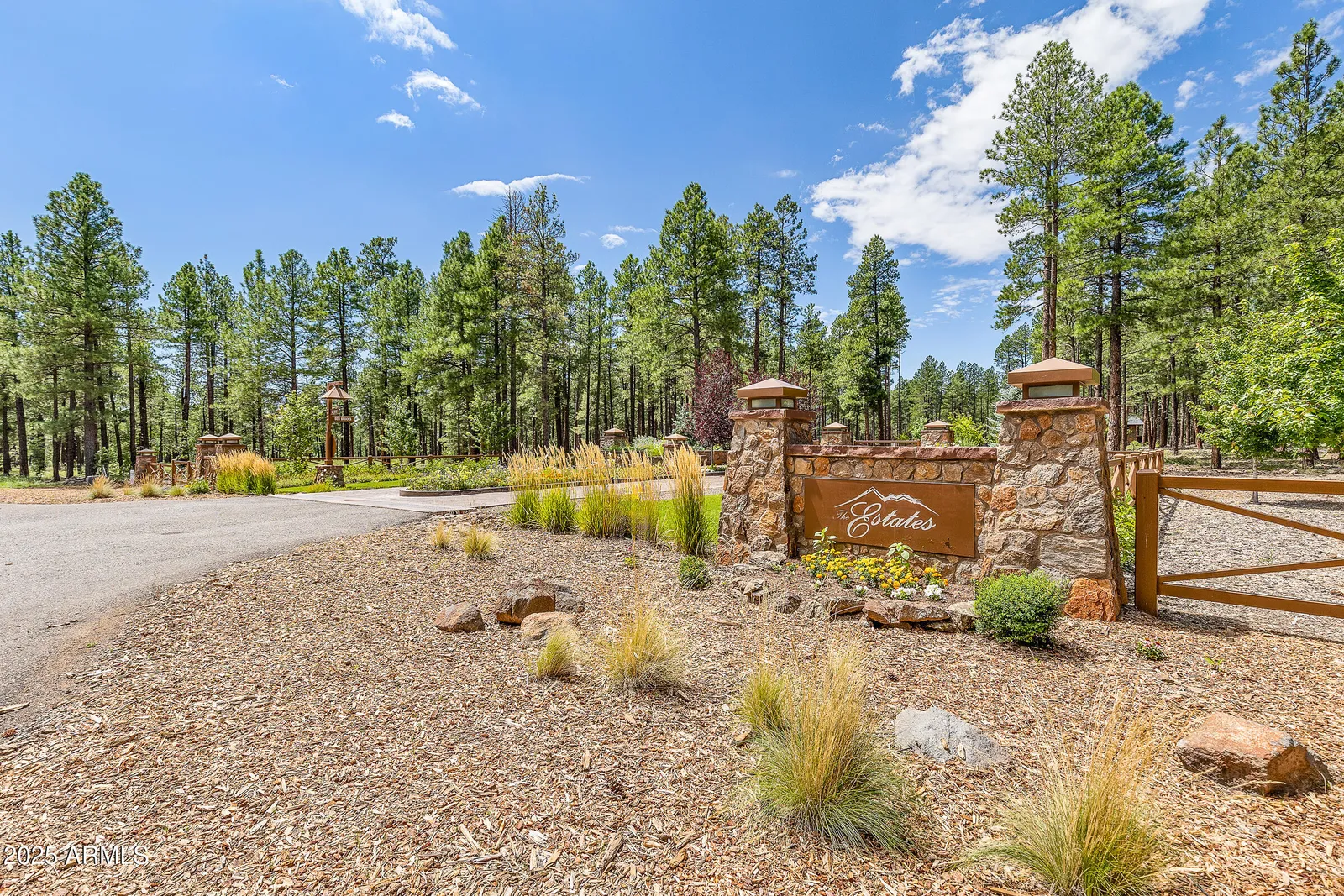 3456 LAURIE Lane 9, Flagstaff, AZ 86005 — Photo 1 of 31