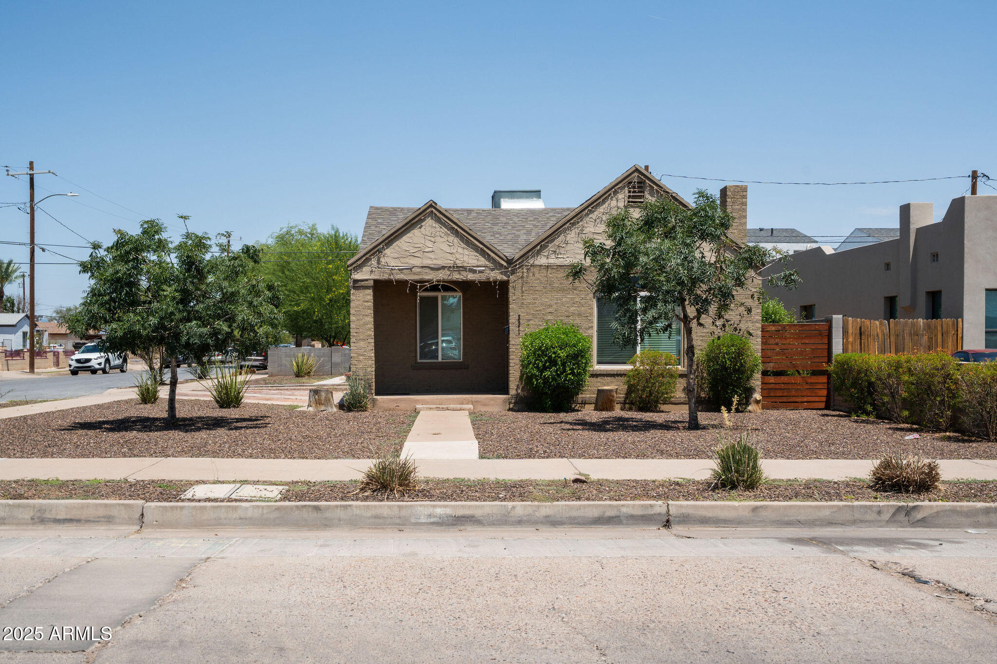 331 N 13TH Place, Phoenix, AZ 85006 — Photo 1 of 18
