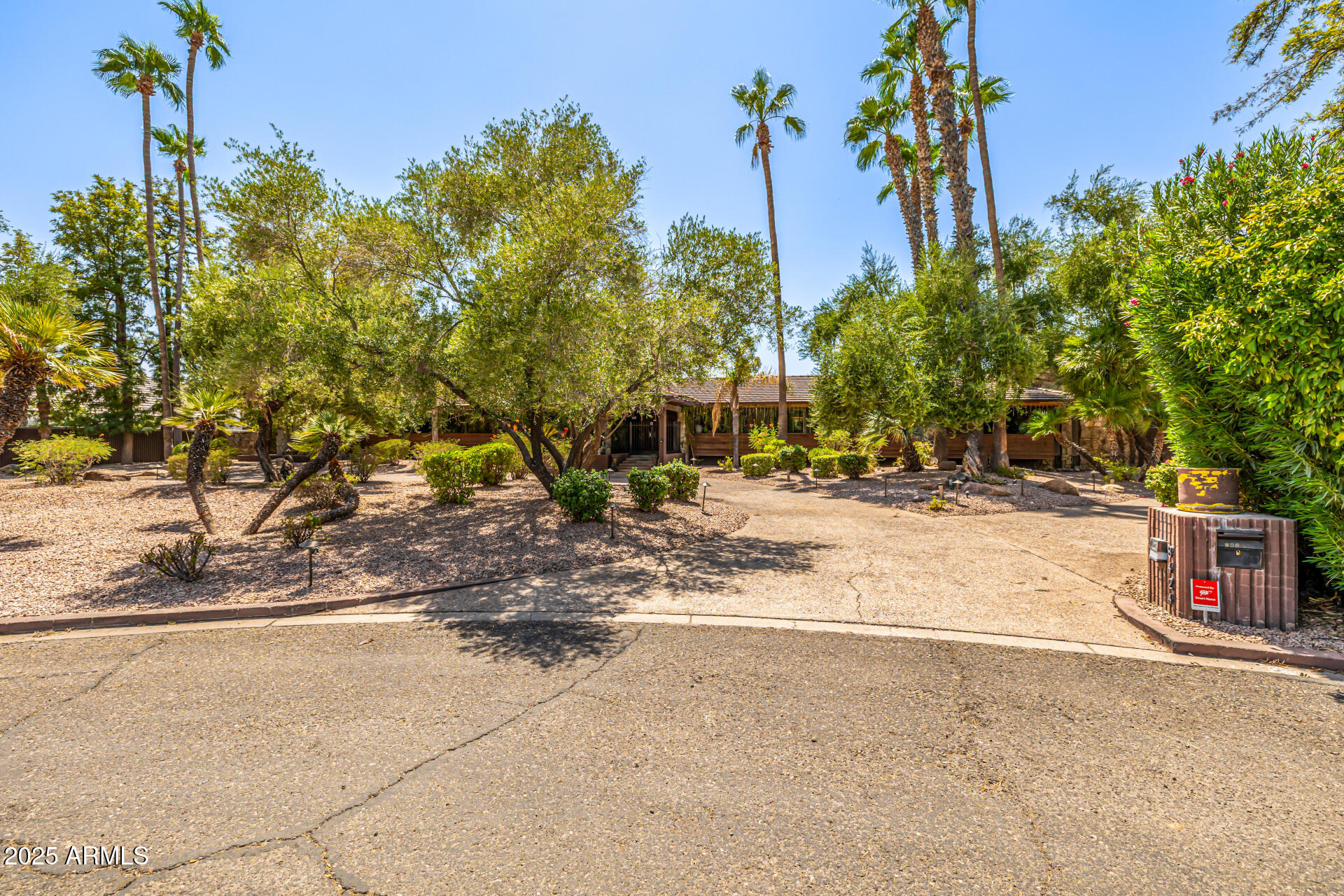 8424 N GOLF Drive, Paradise Valley, AZ 85253 — Photo 1 of 95