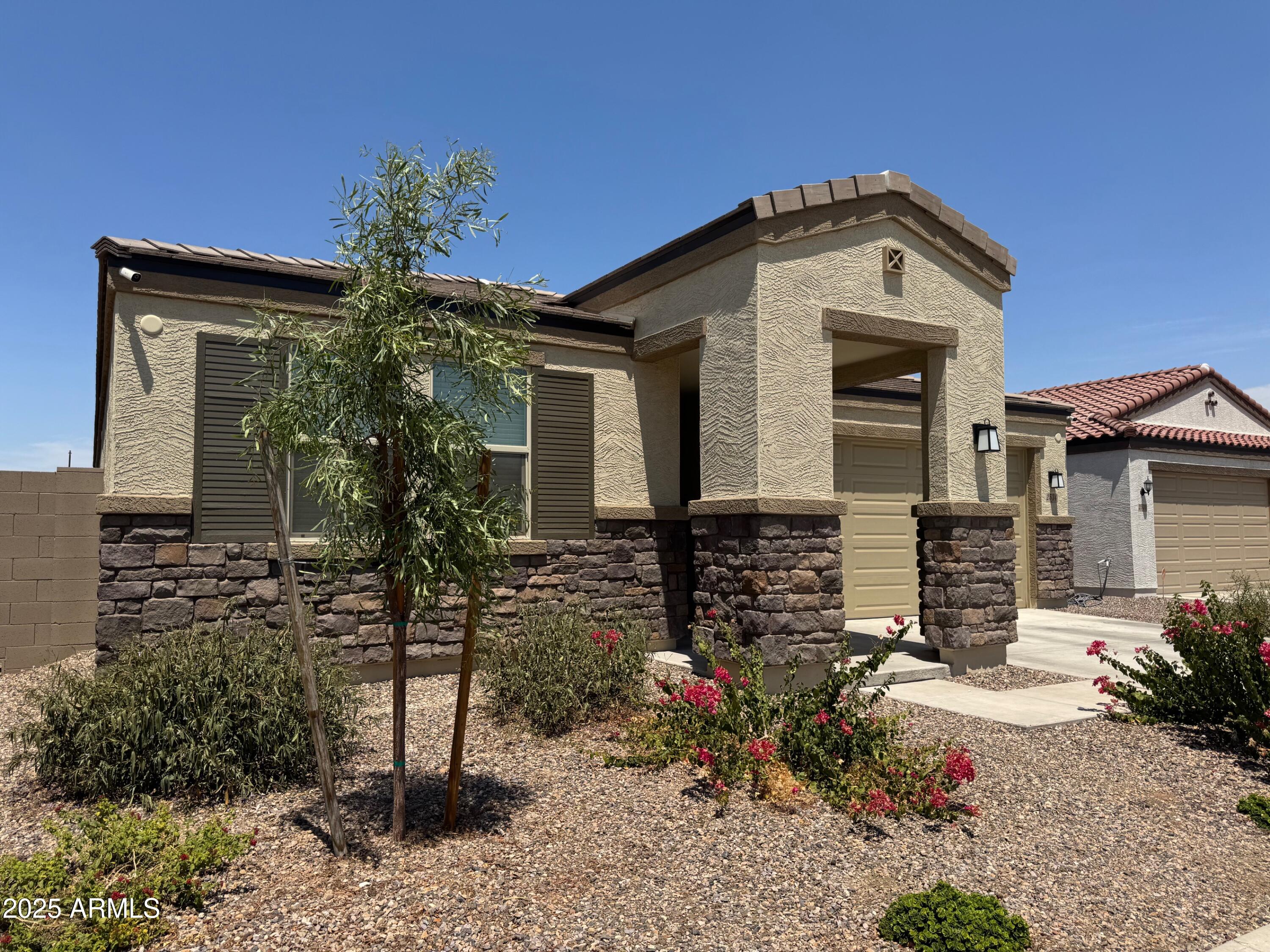 2534 W CHANUTE Pass, Phoenix, AZ 85041 — Photo 1 of 23