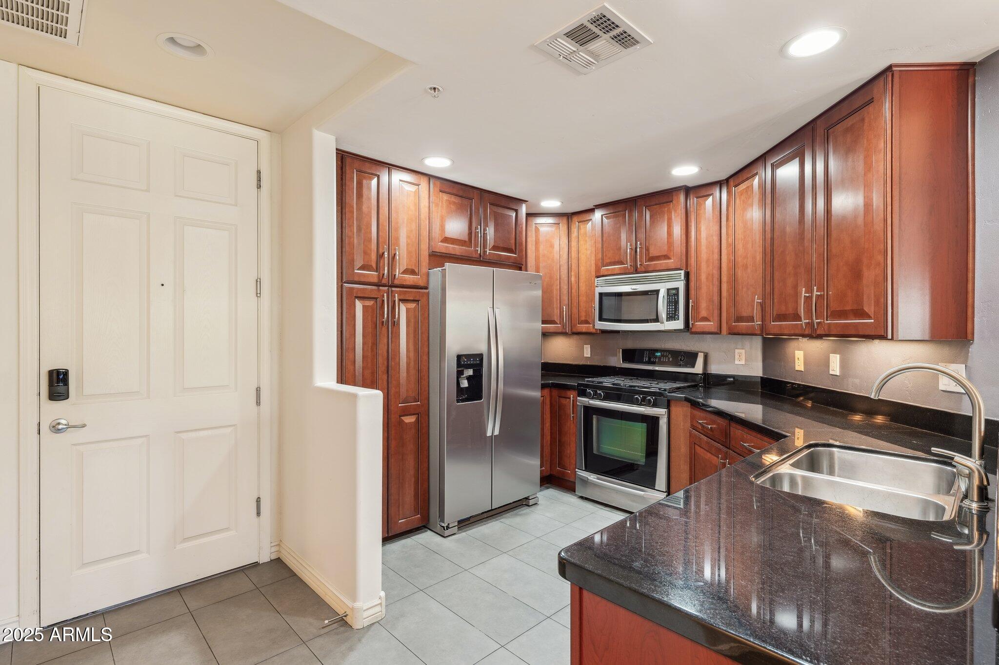 5350 E DEER VALLEY Drive 2408, Phoenix, AZ 85054 — Photo 1 of 32