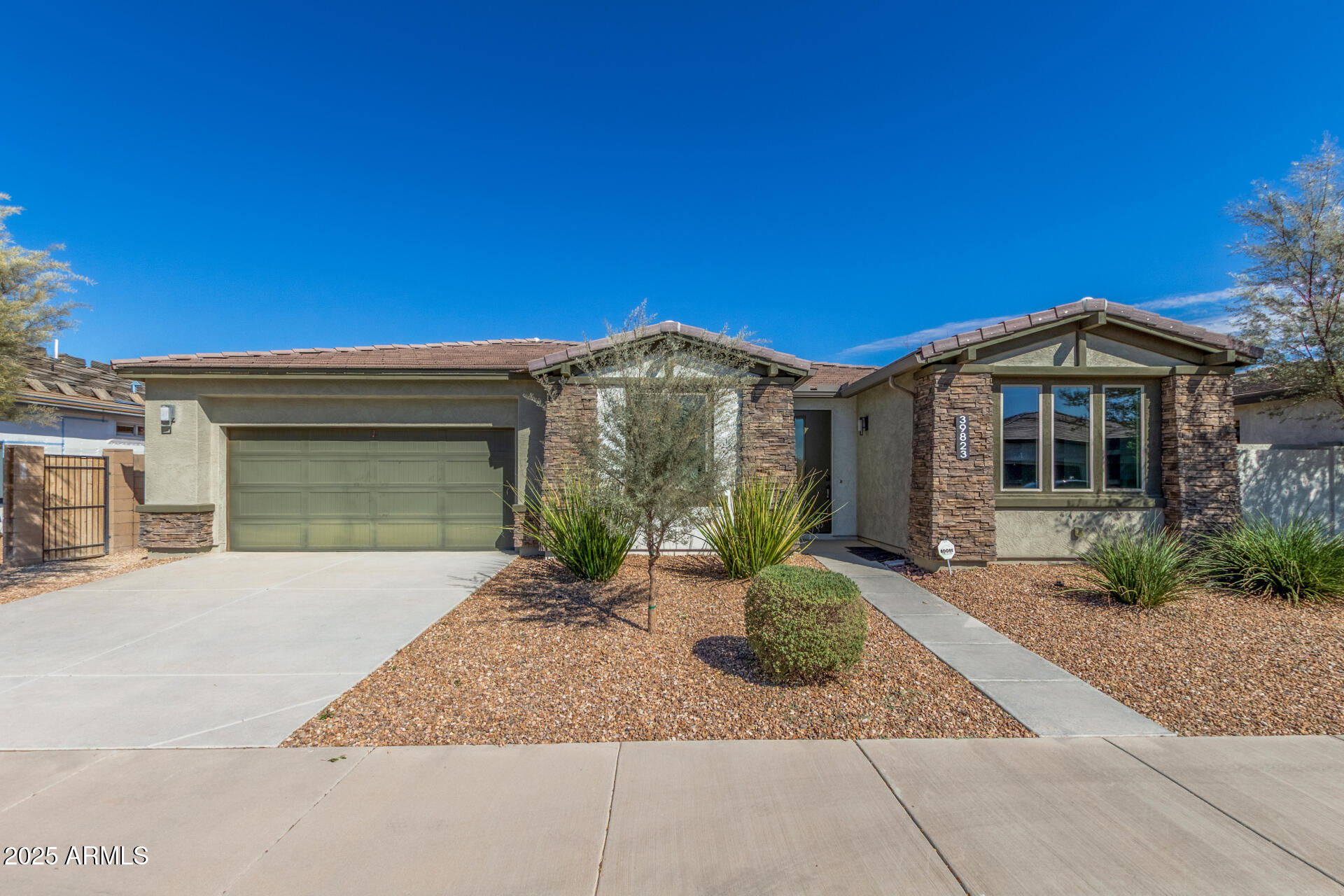 39823 N COLLINS Lane, San Tan Valley, AZ 85140 — Photo 1 of 27