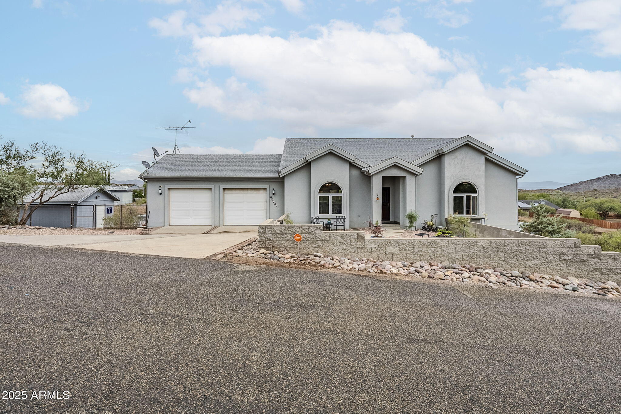 17862 E HUMMINGBIRD Lane, Mayer, AZ 86333 — Photo 1 of 45
