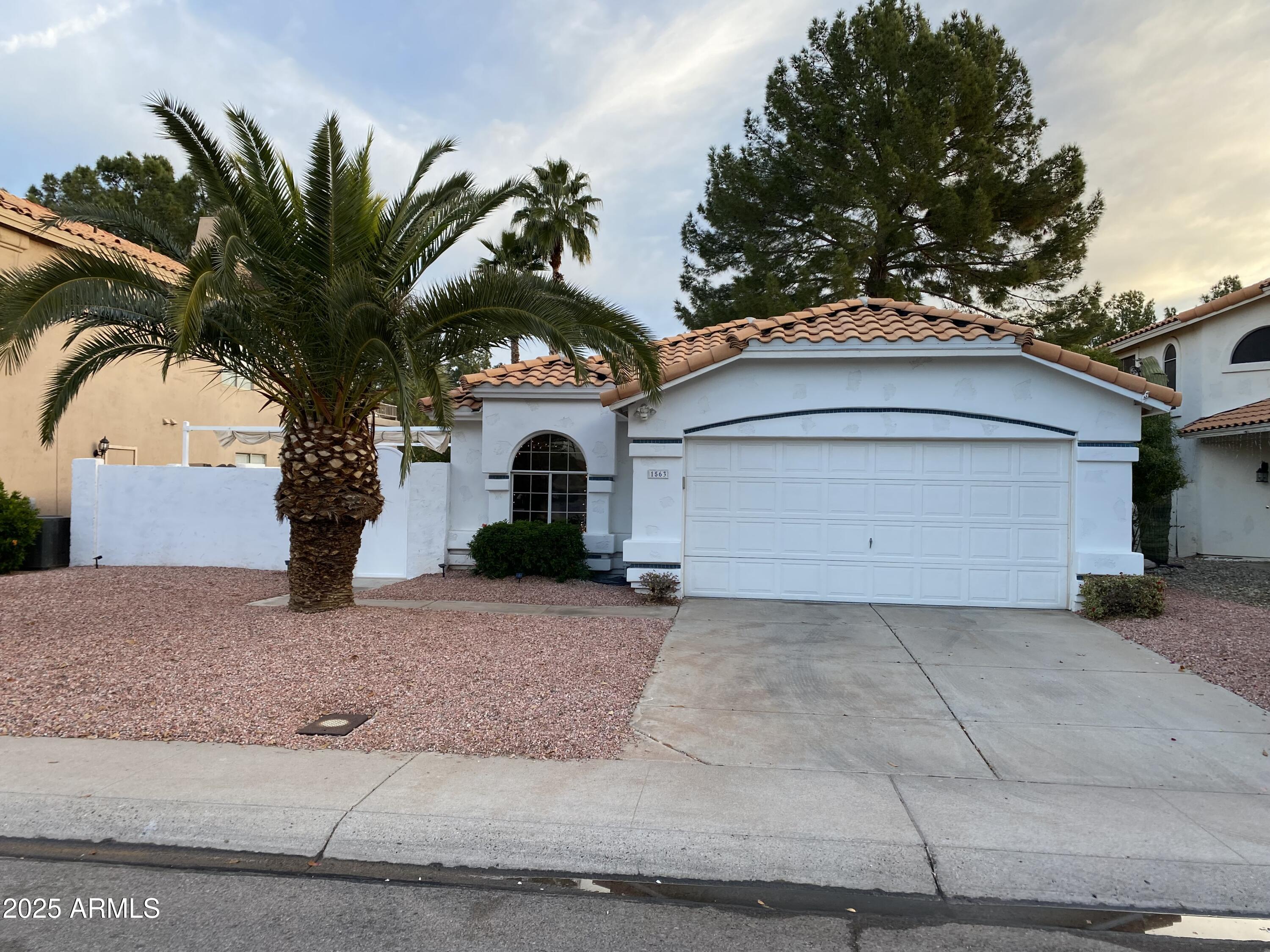 1563 S PENNINGTON Drive, Chandler, AZ 85286 — Photo 1 of 11