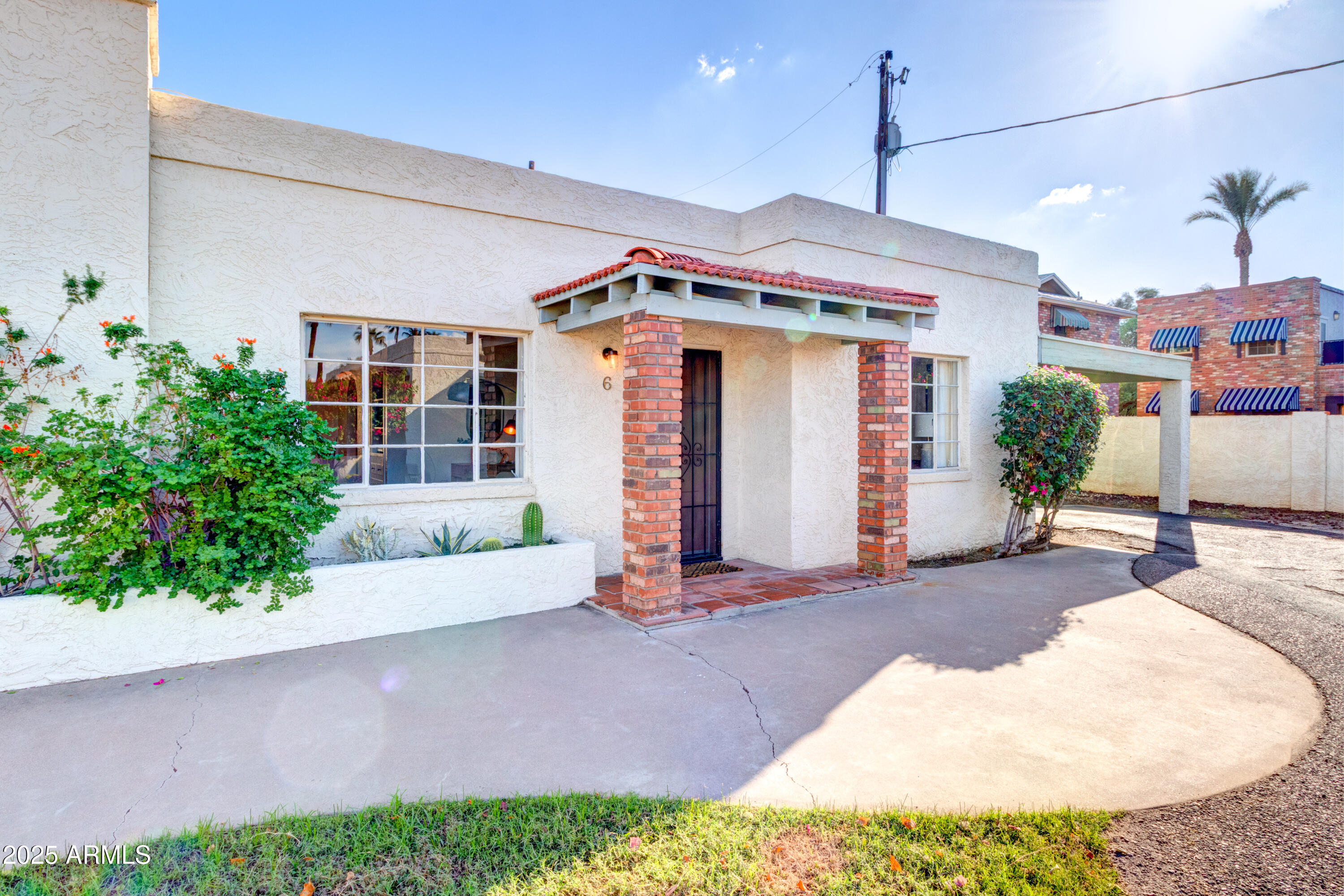 385 E CORONADO Road 6, Phoenix, AZ 85004 — Photo 1 of 26