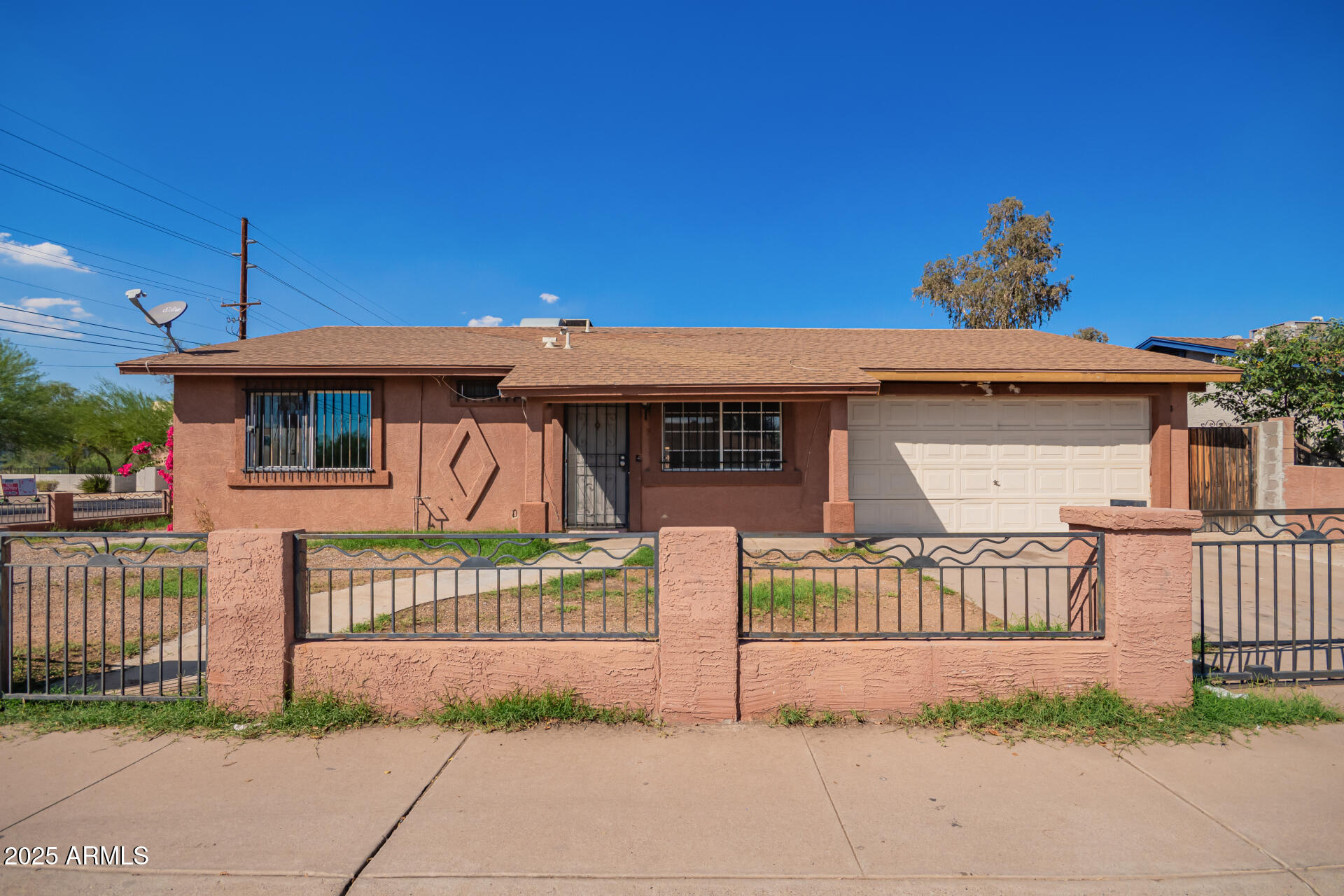 7062 W GARFIELD Street, Phoenix, AZ 85043 — Photo 1 of 21