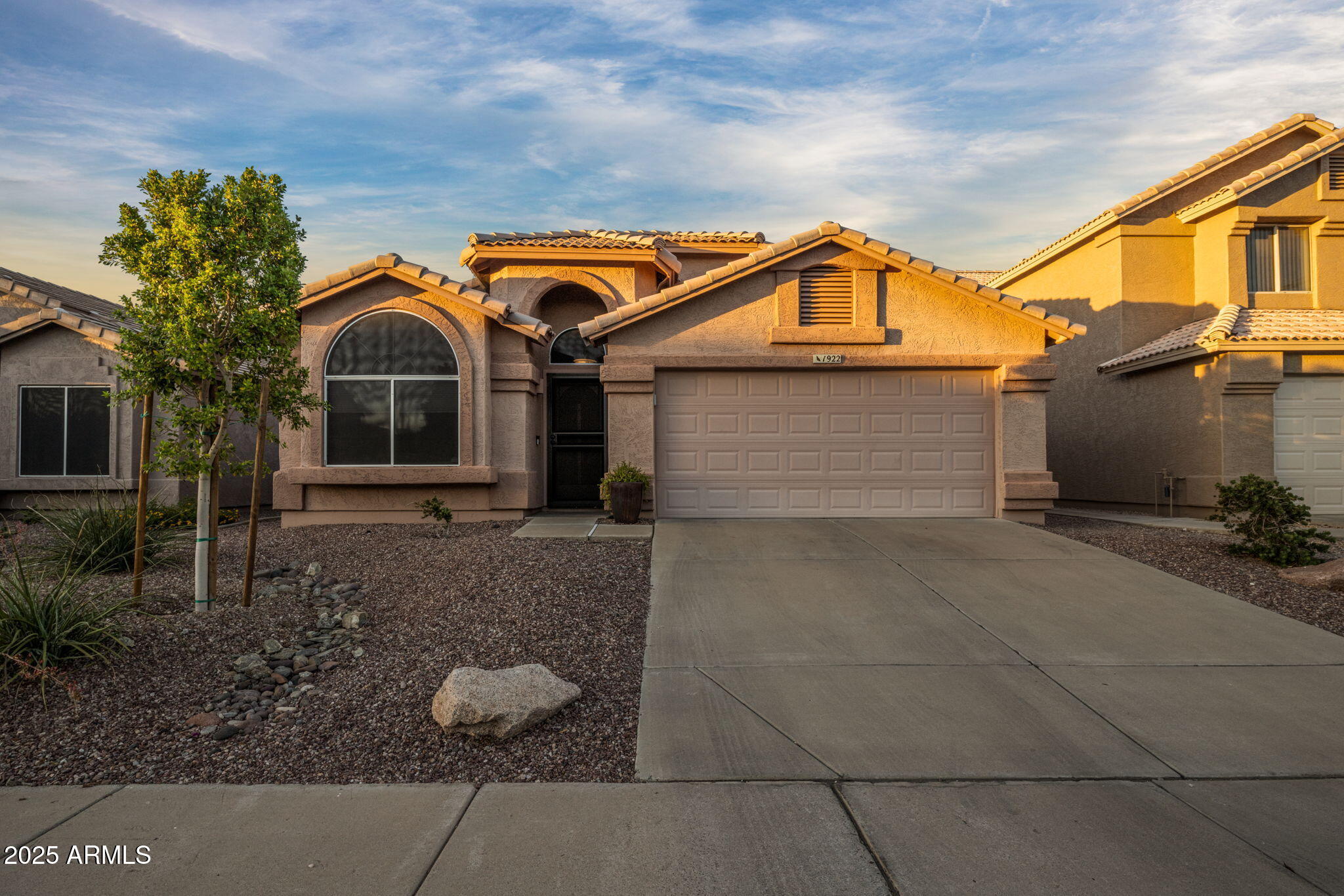 1922 E SIESTA Lane, Phoenix, AZ 85024 — Photo 1 of 38