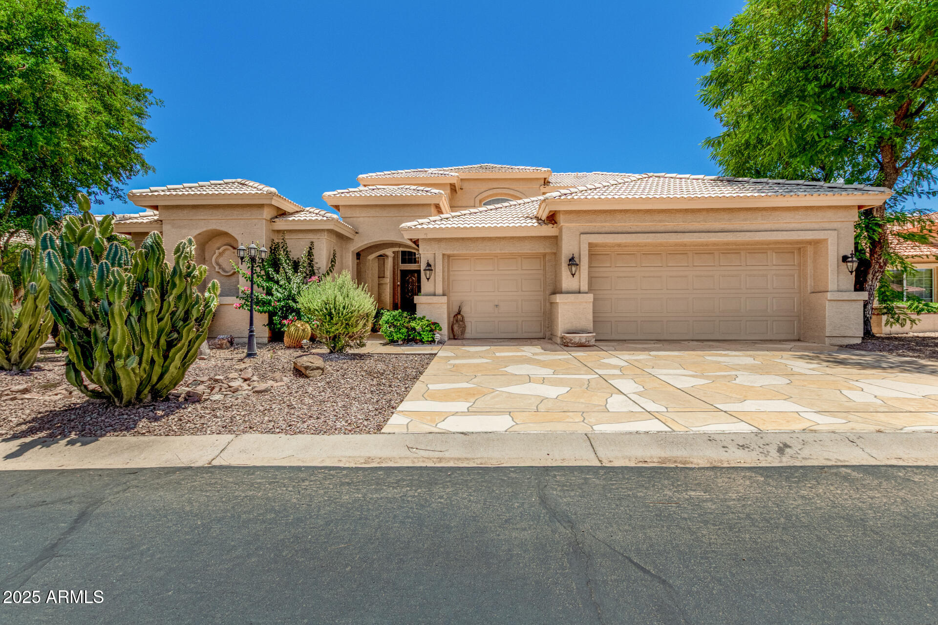 9011 E EMERALD Drive, Sun Lakes, AZ 85248 — Photo 1 of 67
