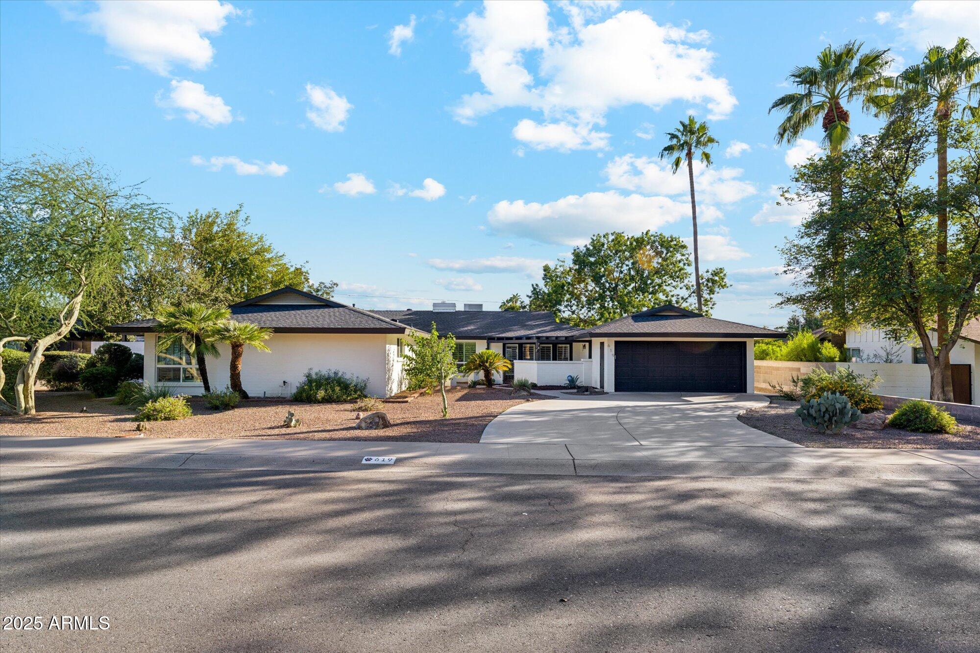 619 E VISTA Avenue, Phoenix, AZ 85020 — Photo 1 of 59