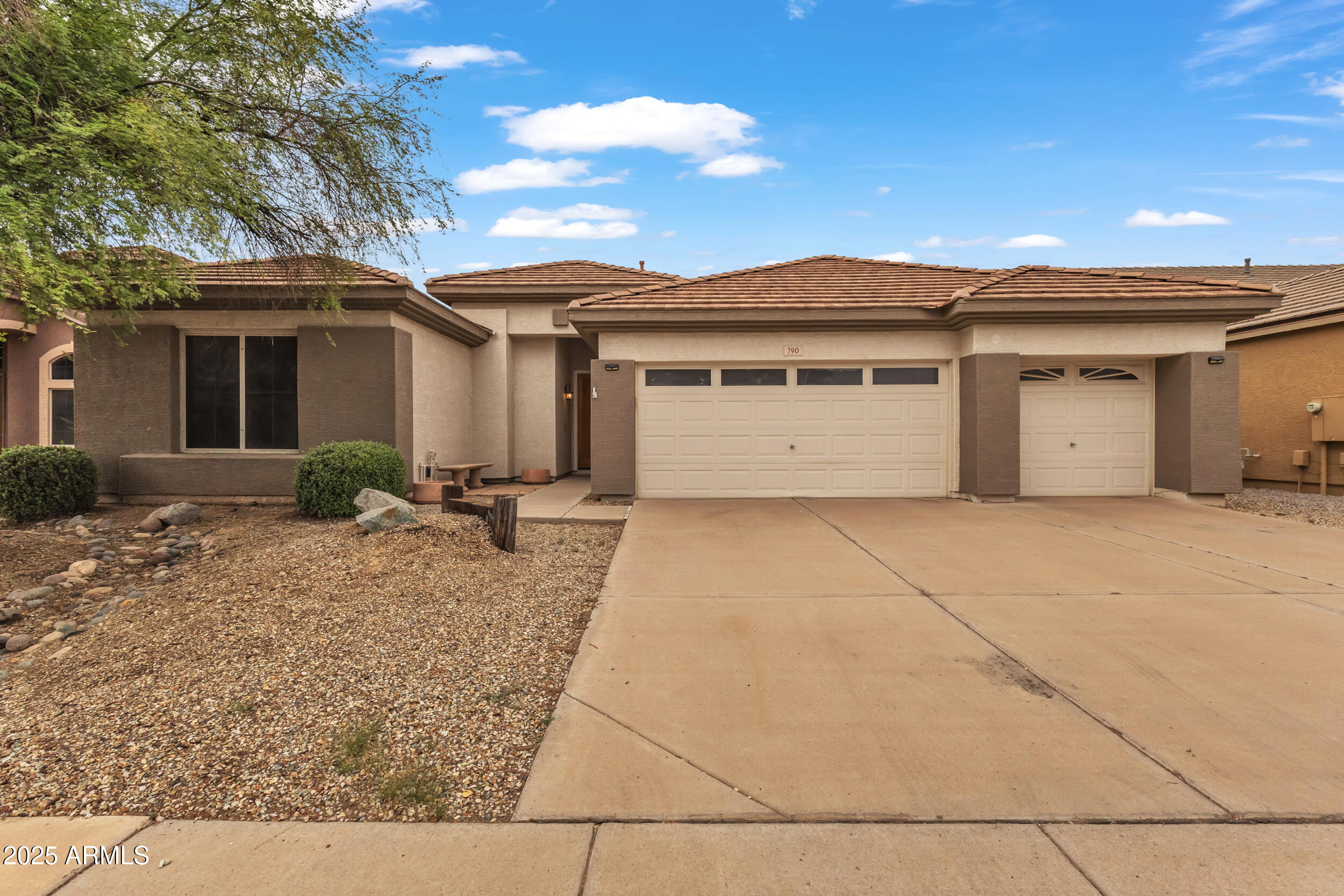 790 W CHERRYWOOD Drive, Chandler, AZ 85248 — Photo 1 of 88