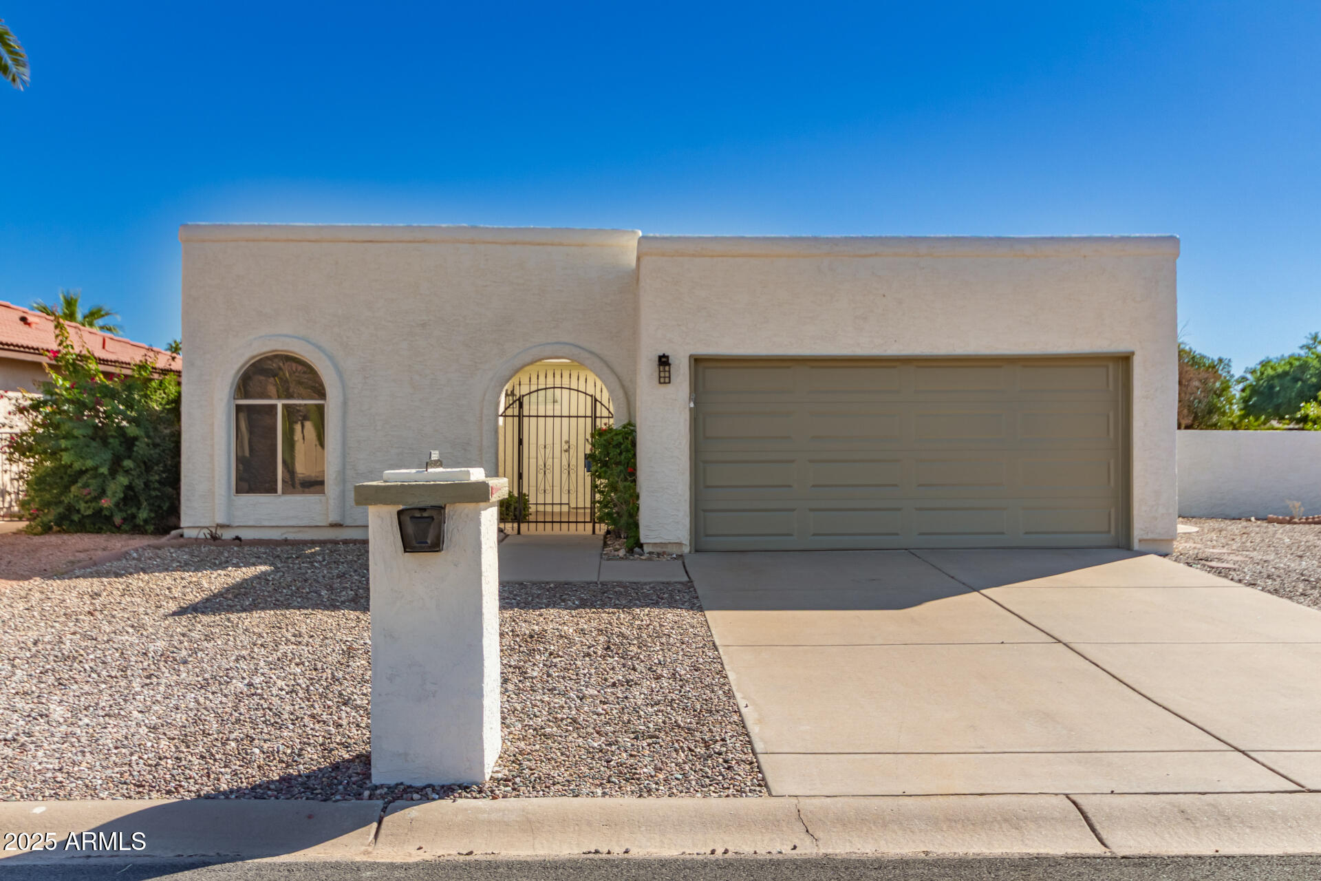 26621 S Shumaker Dr Drive, Sun Lakes, AZ 85248 — Photo 1 of 51