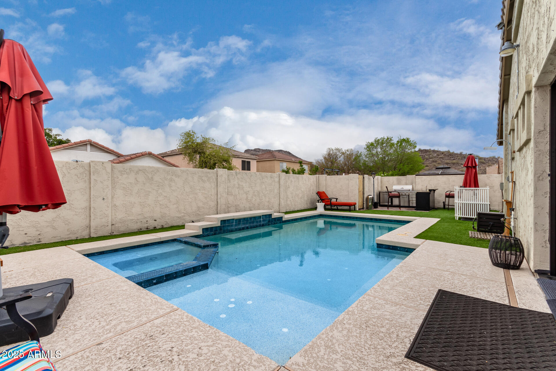 6608 W SAGUARO PARK Lane, Glendale, AZ 85310 — Photo 1 of 25