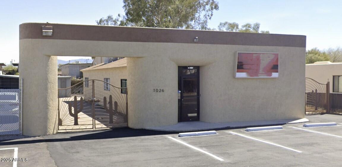 1026 N COLUMBUS Boulevard, Tucson, AZ 85711 — Photo 1 of 11