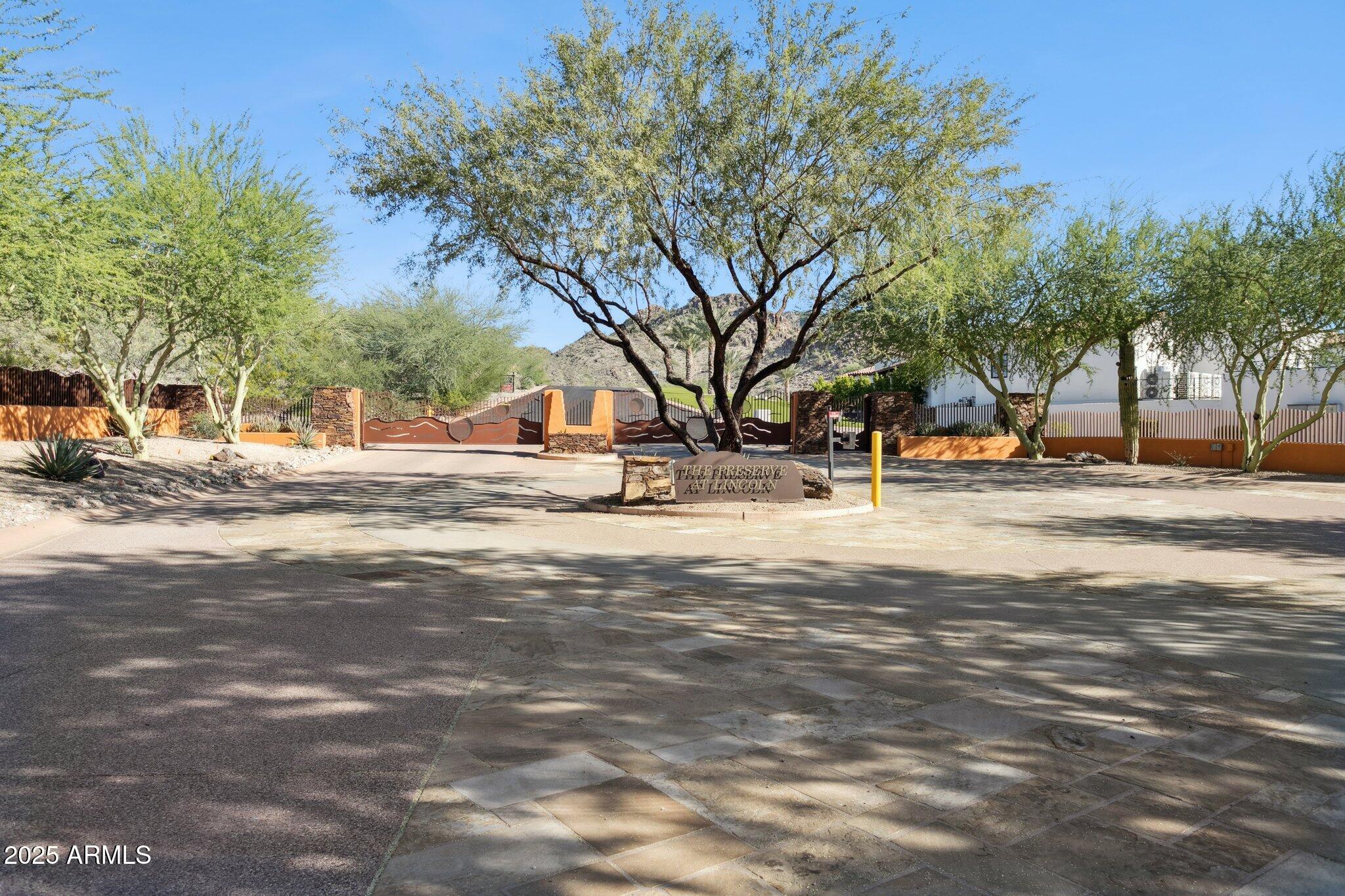 3304 E STELLA Lane 4, Paradise Valley, AZ 85253 — Photo 1 of 16