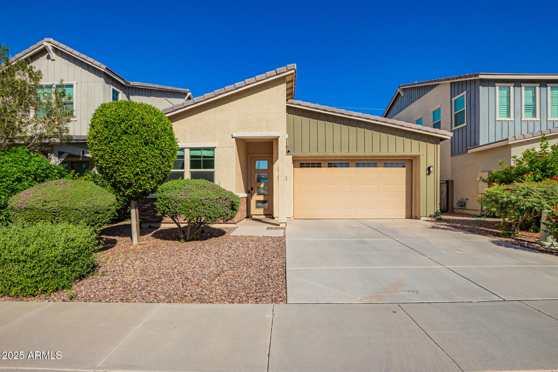 2060 E WISTERIA Drive, Chandler, AZ 85286 — Photo 1 of 33