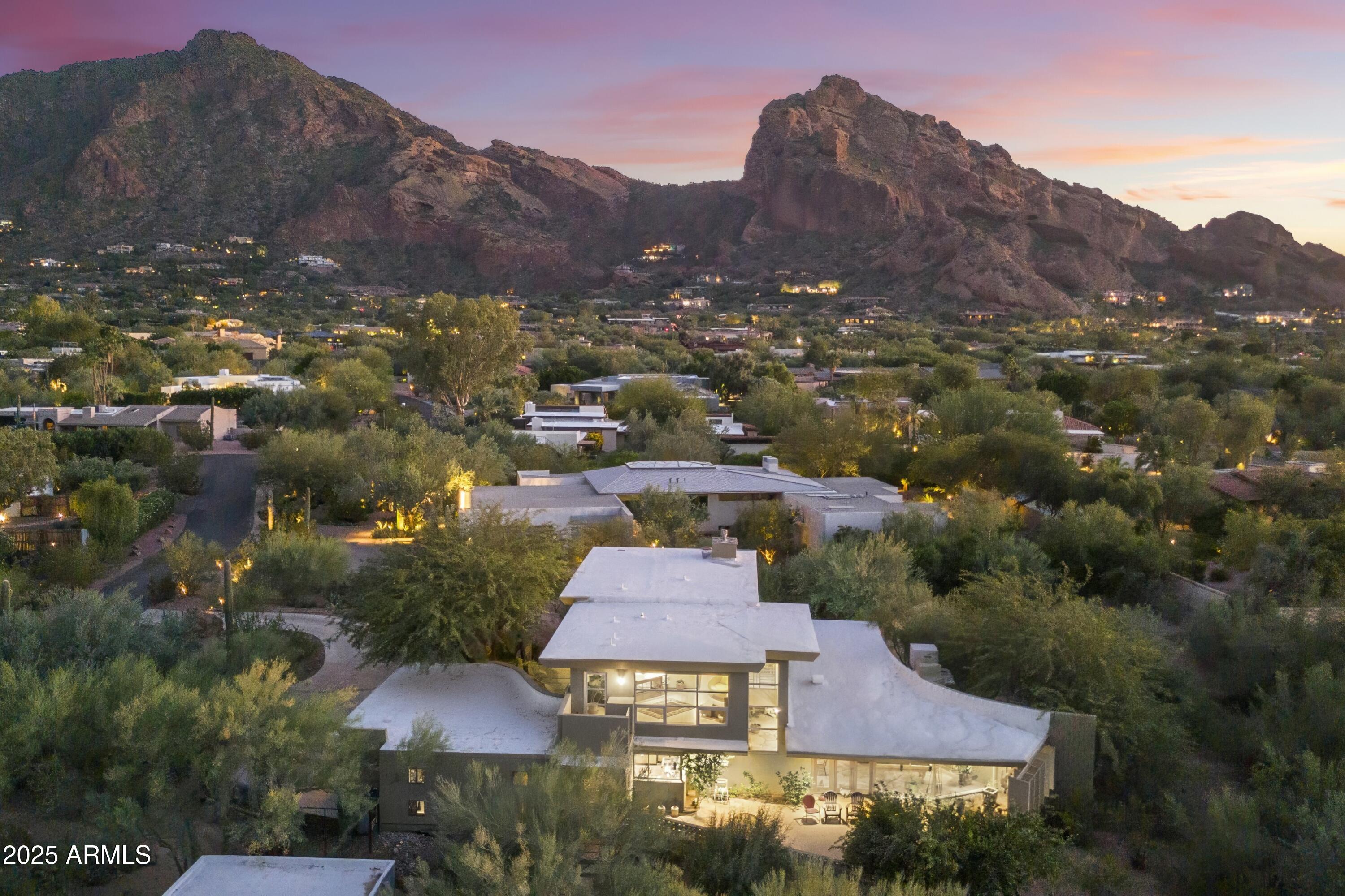 6306 N CAMELBACK MANOR Drive, Paradise Valley, AZ 85253 — Photo 1 of 64
