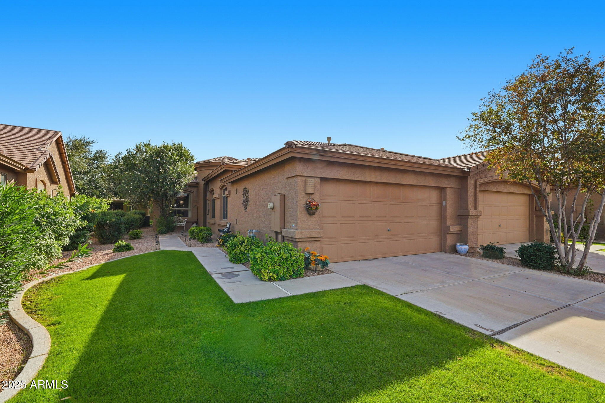 9617 E CHAMPAGNE Drive, Sun Lakes, AZ 85248 — Photo 1 of 38
