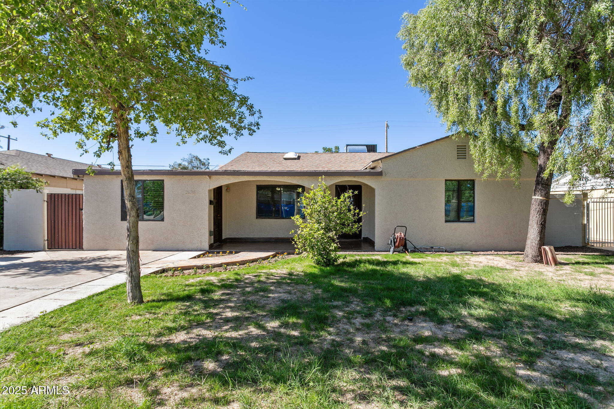 2636 N DAYTON Street, Phoenix, AZ 85006 — Photo 1 of 40