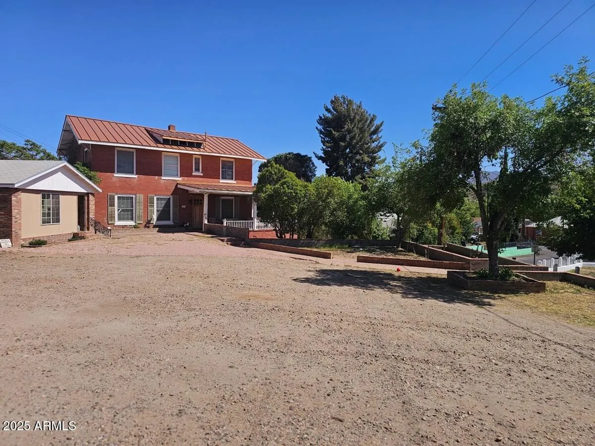 707 S EAST Street, Globe, AZ 85501 — Photo 1 of 32