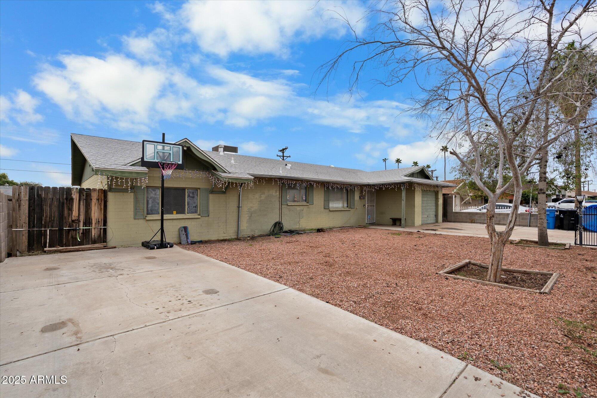 5423 W EARLL Drive, Phoenix, AZ 85031 — Photo 1 of 18