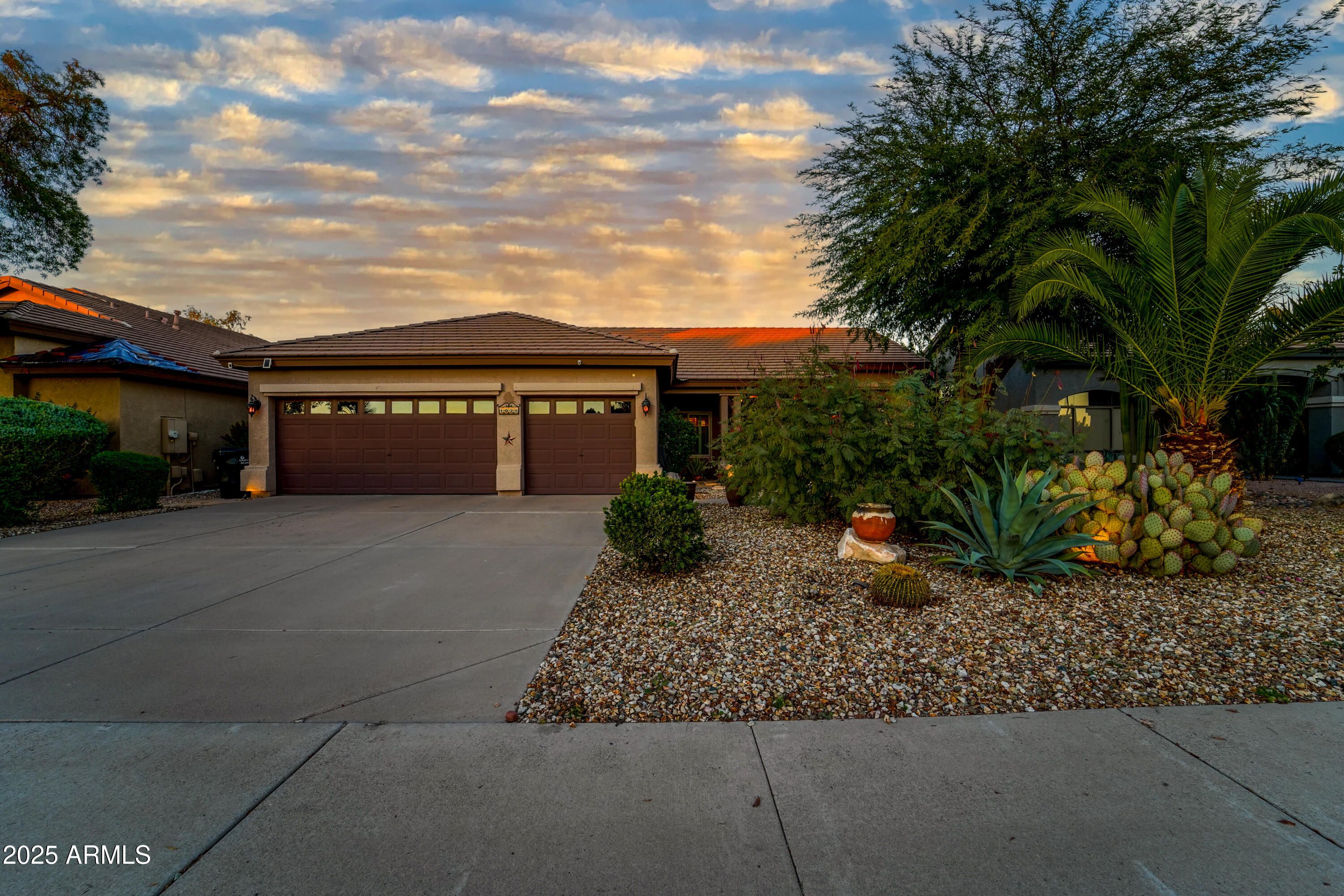 1021 S WESTERN SKIES Drive, Gilbert, AZ 85296 — Photo 1 of 37