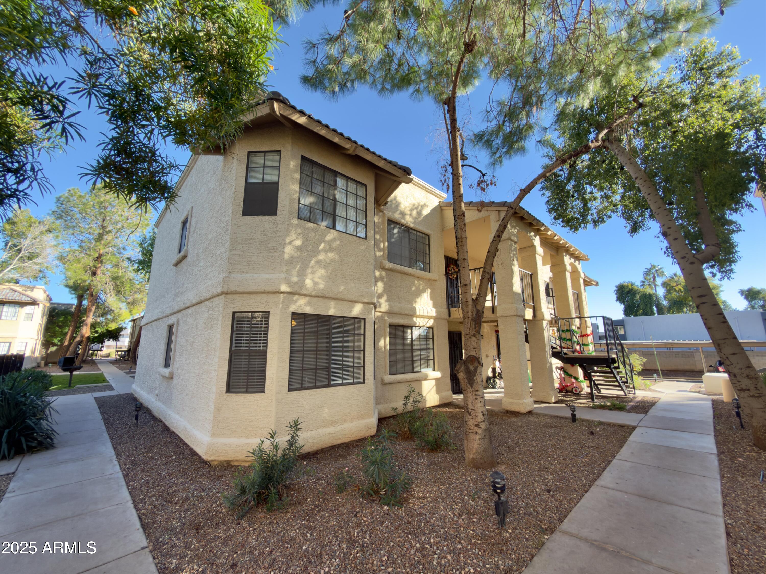 925 S LONGMORE 109, Mesa, AZ 85202 — Photo 1 of 51