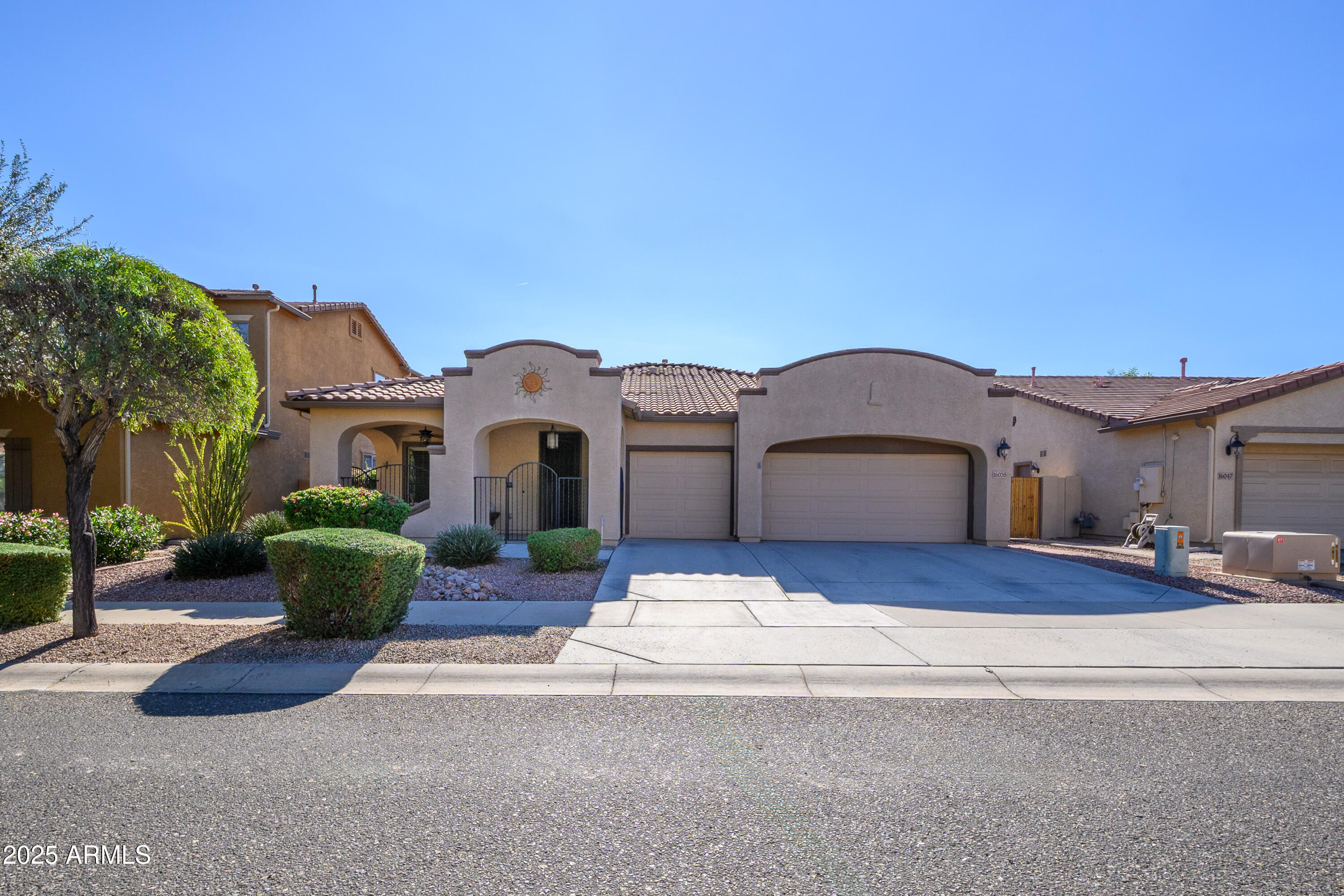 16035 W CLINTON Street, Surprise, AZ 85379 — Photo 1 of 35