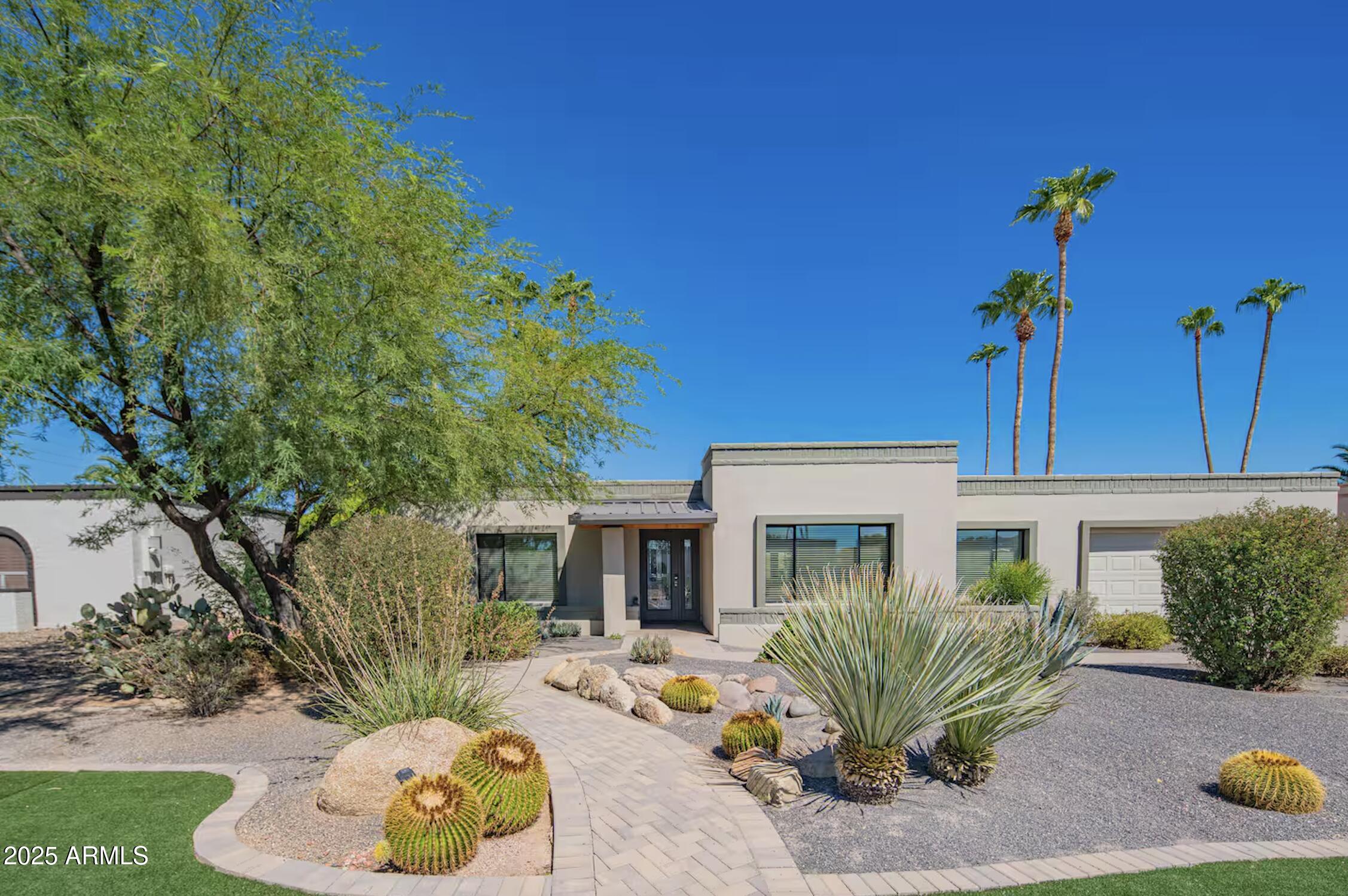 5210 E EVERETT Drive, Scottsdale, AZ 85254 — Photo 1 of 37