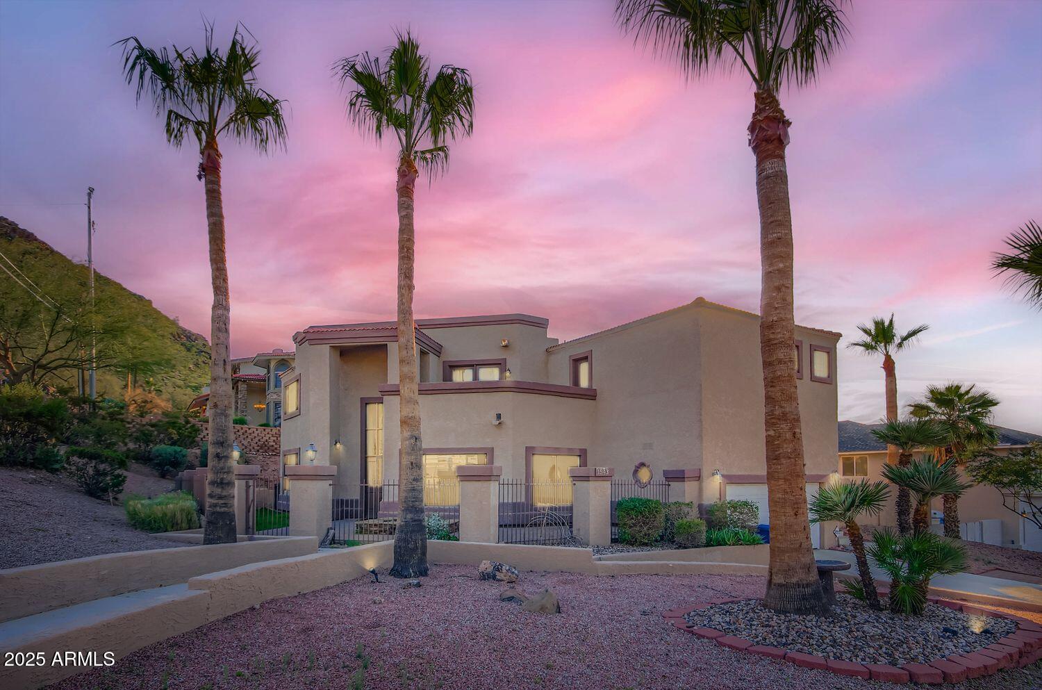 1543 E MISSION Lane, Phoenix, AZ 85020 — Photo 1 of 31