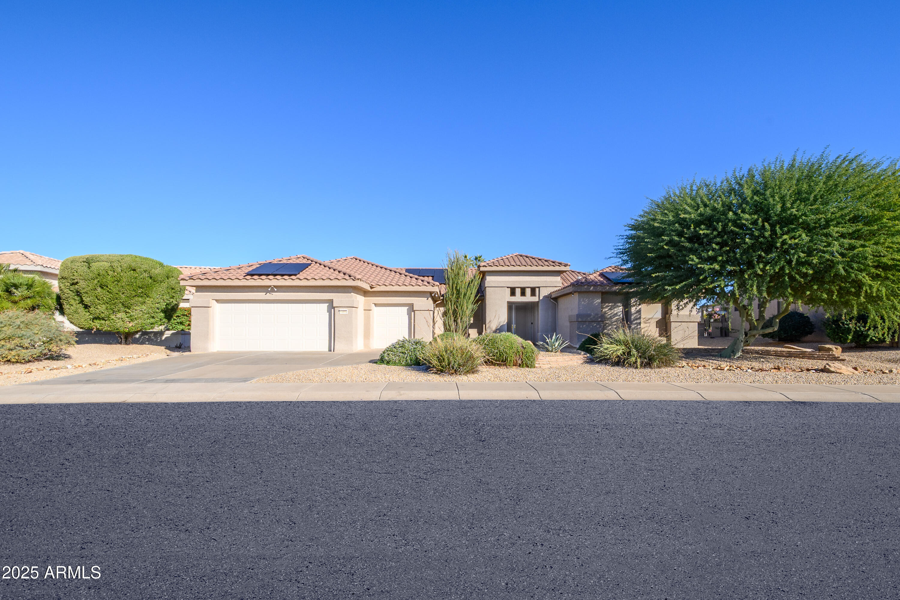 15660 W JASPER Way, Surprise, AZ 85374 — Photo 1 of 27