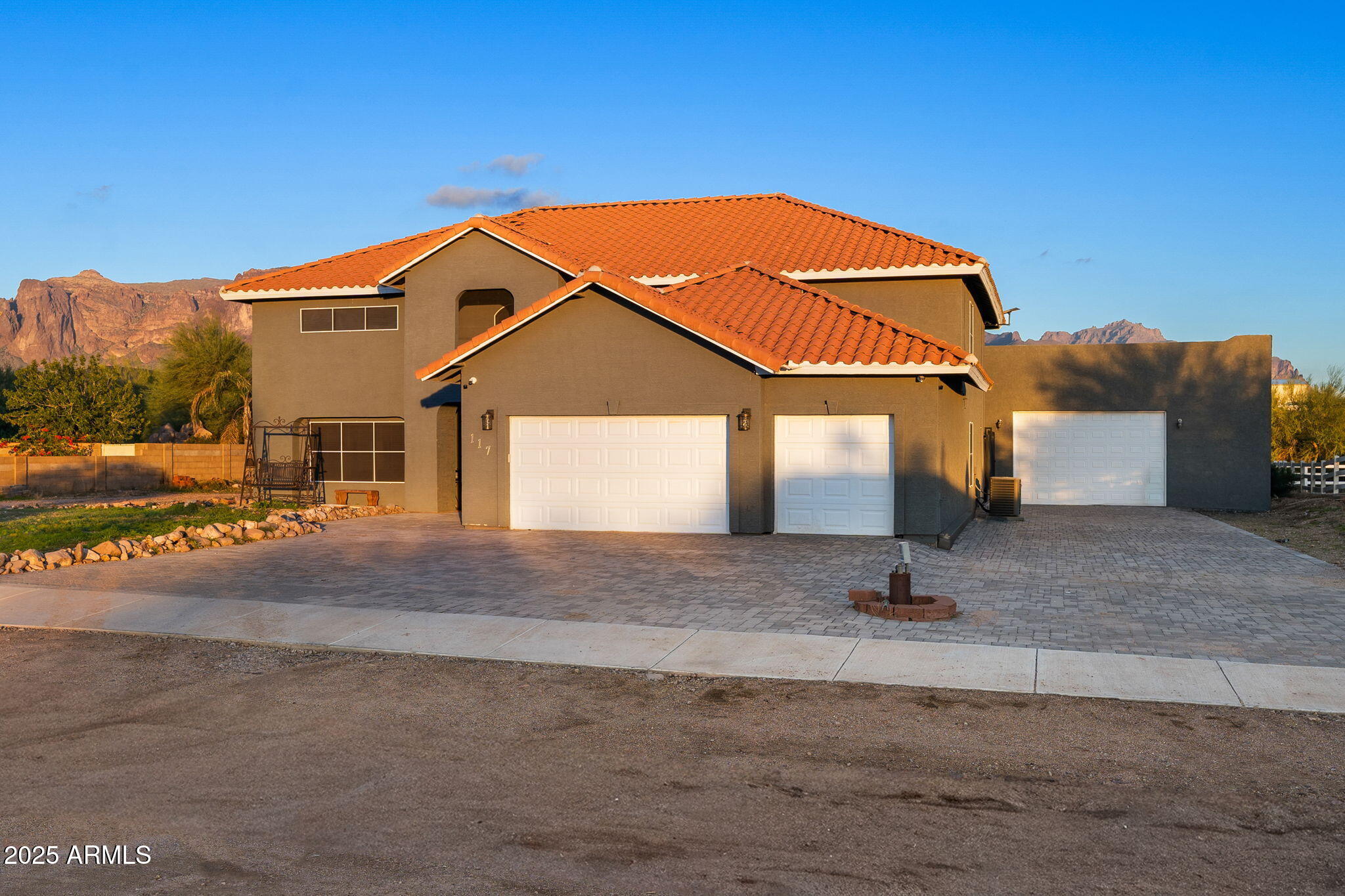 117 N ARROYA Road, Apache Junction, AZ 85119 — Photo 1 of 22