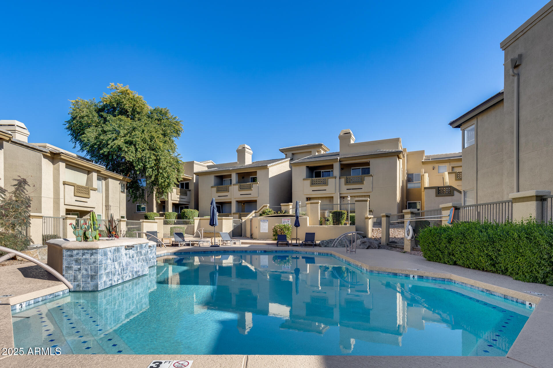 1880 E MORTEN Avenue 121, Phoenix, AZ 85020 — Photo 1 of 26