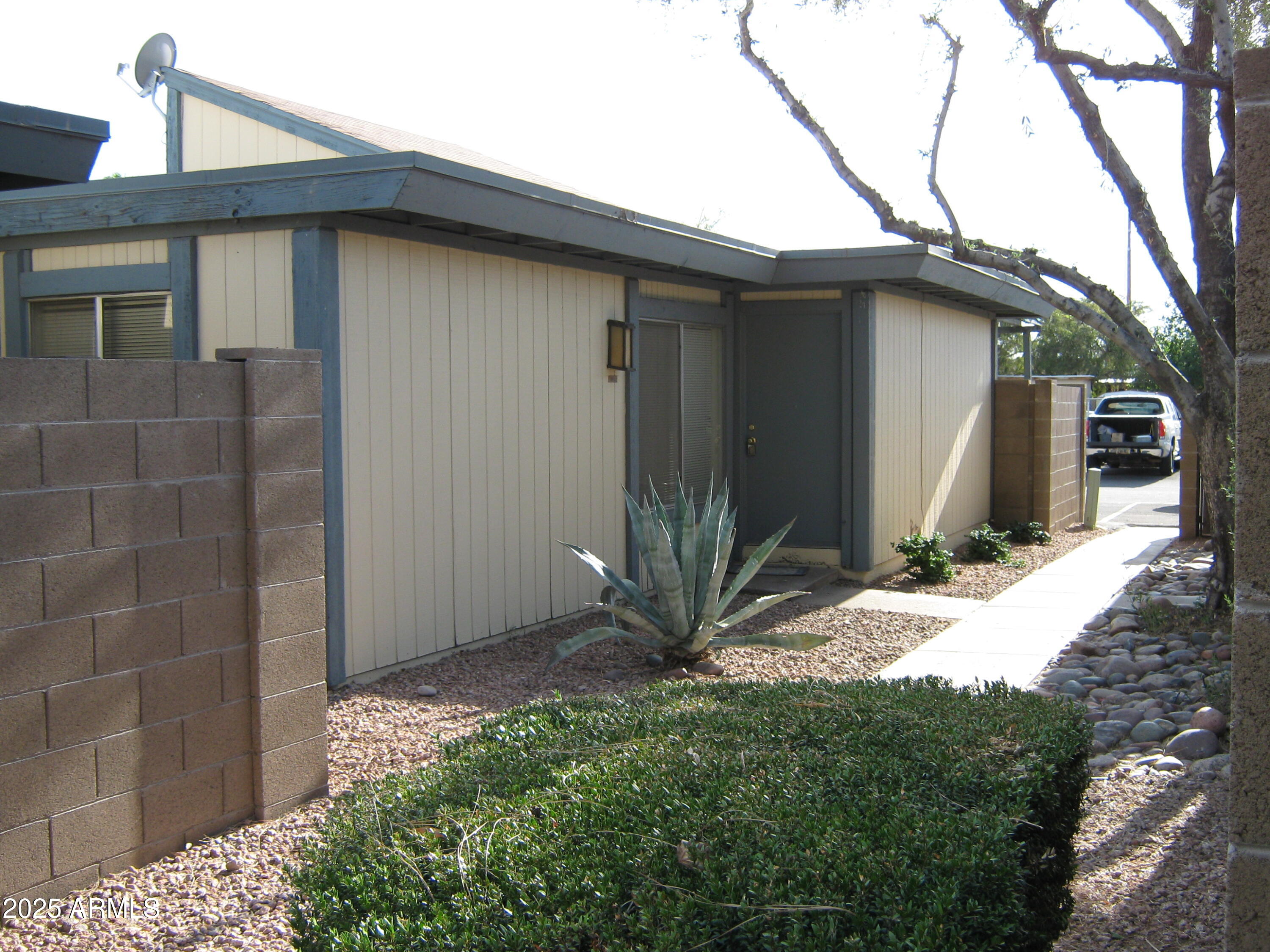 834 S CASITAS Drive B, Tempe, AZ 85281 — Photo 1 of 22