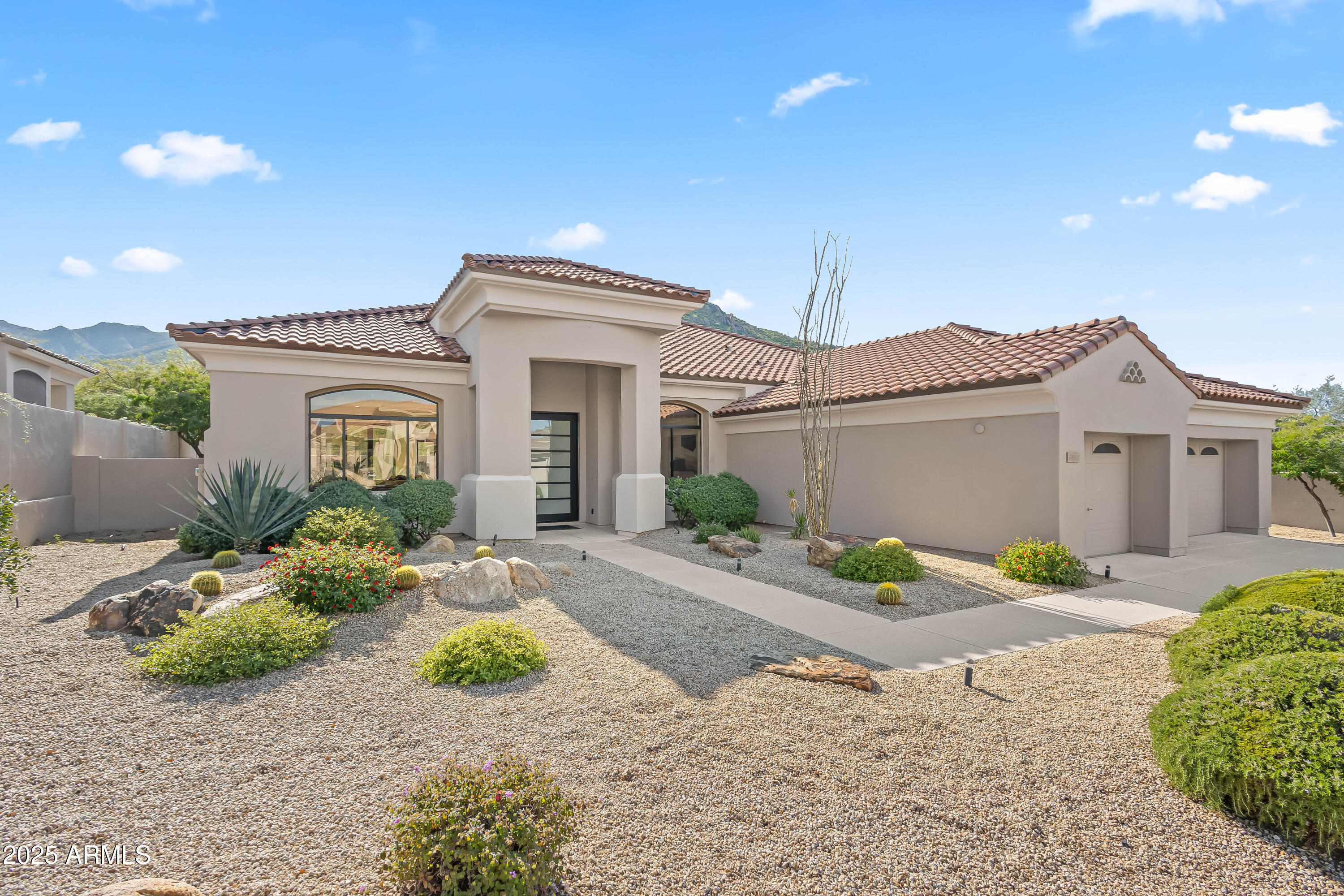 11917 E MARIPOSA GRANDE Drive, Scottsdale, AZ 85255 — Photo 1 of 53