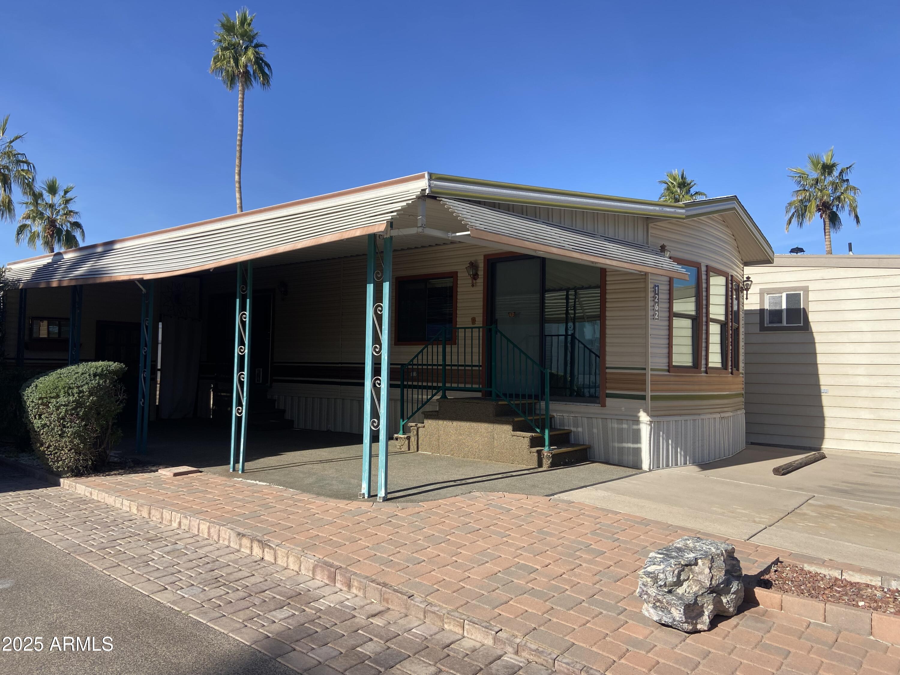 1262 S SHAWNEE Drive, Apache Junction, AZ 85119 — Photo 1 of 22