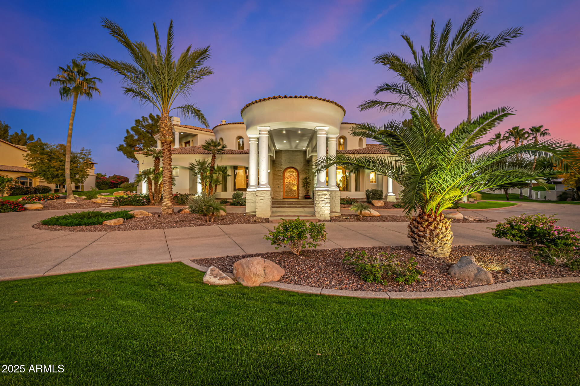 20 E OAKWOOD HILLS Drive, Chandler, AZ 85248 — Photo 1 of 57