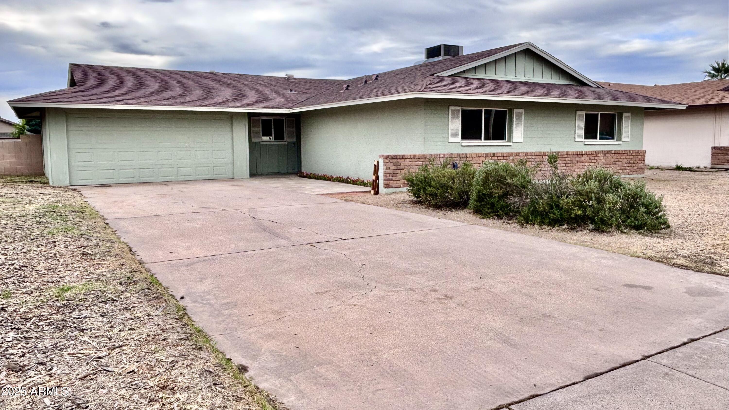 4031 W DENTON Lane, Phoenix, AZ 85019 — Photo 1 of 28