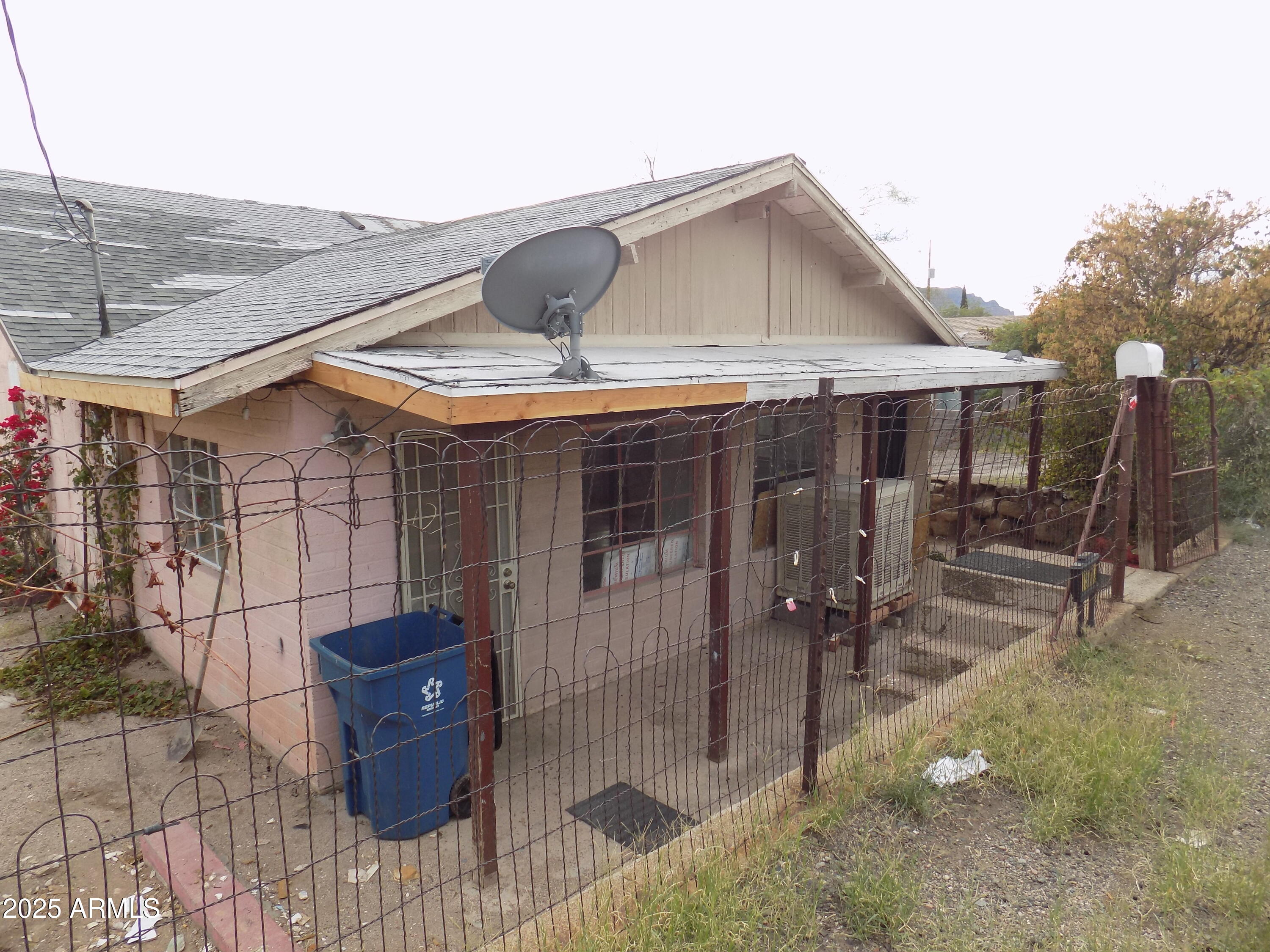 571 W PORPHYRY Street, Superior, AZ 85173 — Photo 1 of 29
