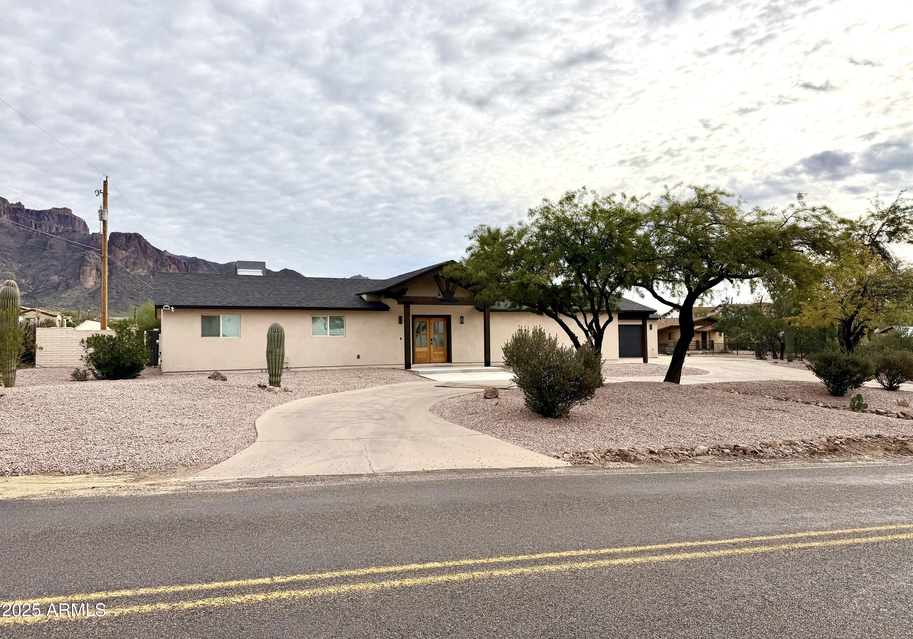 1165 N MOUNTAIN VIEW Road, Apache Junction, AZ 85119 — Photo 1 of 28