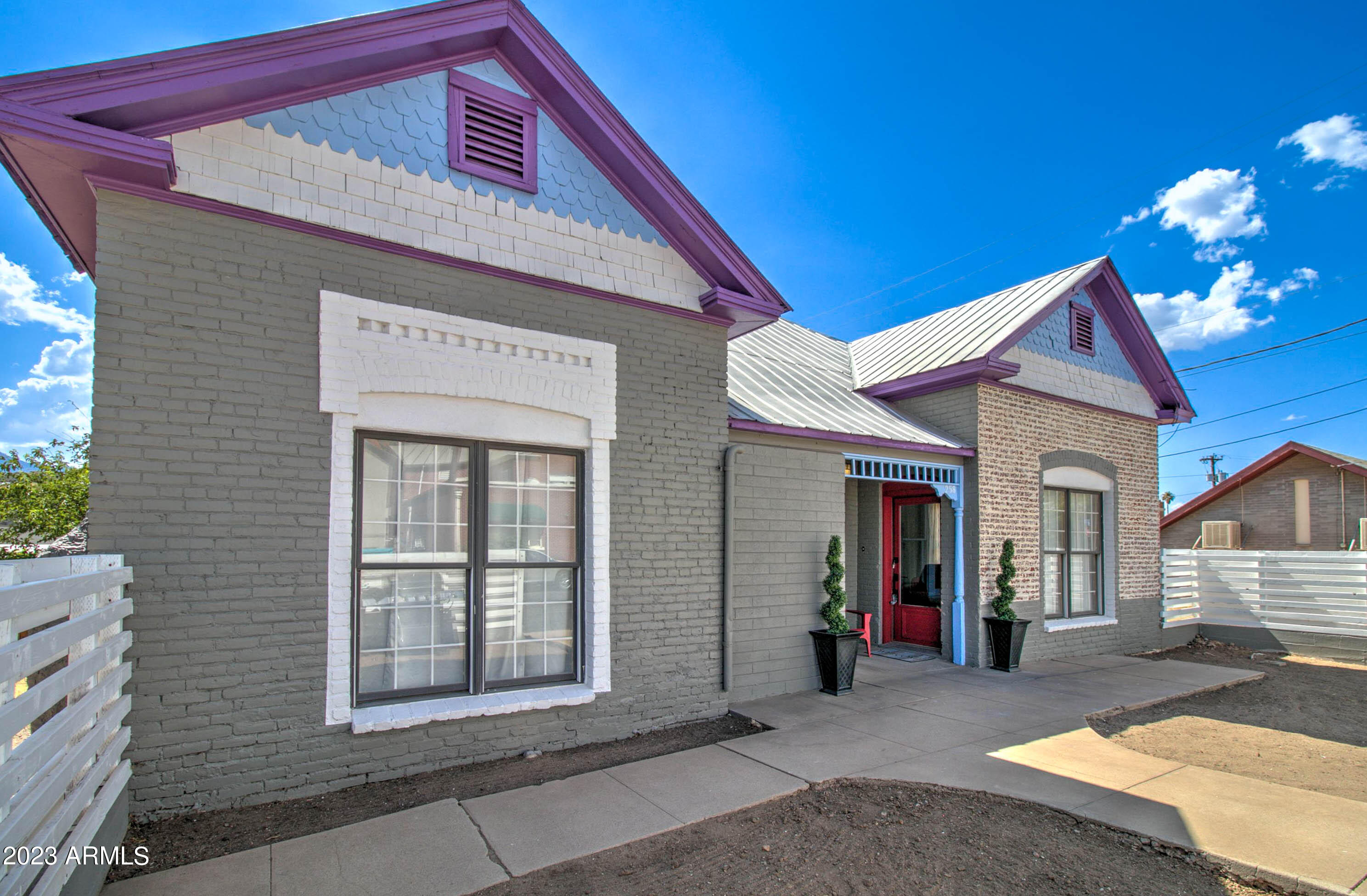 258 S SUTHERLAND Street, Globe, AZ 85501 — Photo 1 of 36