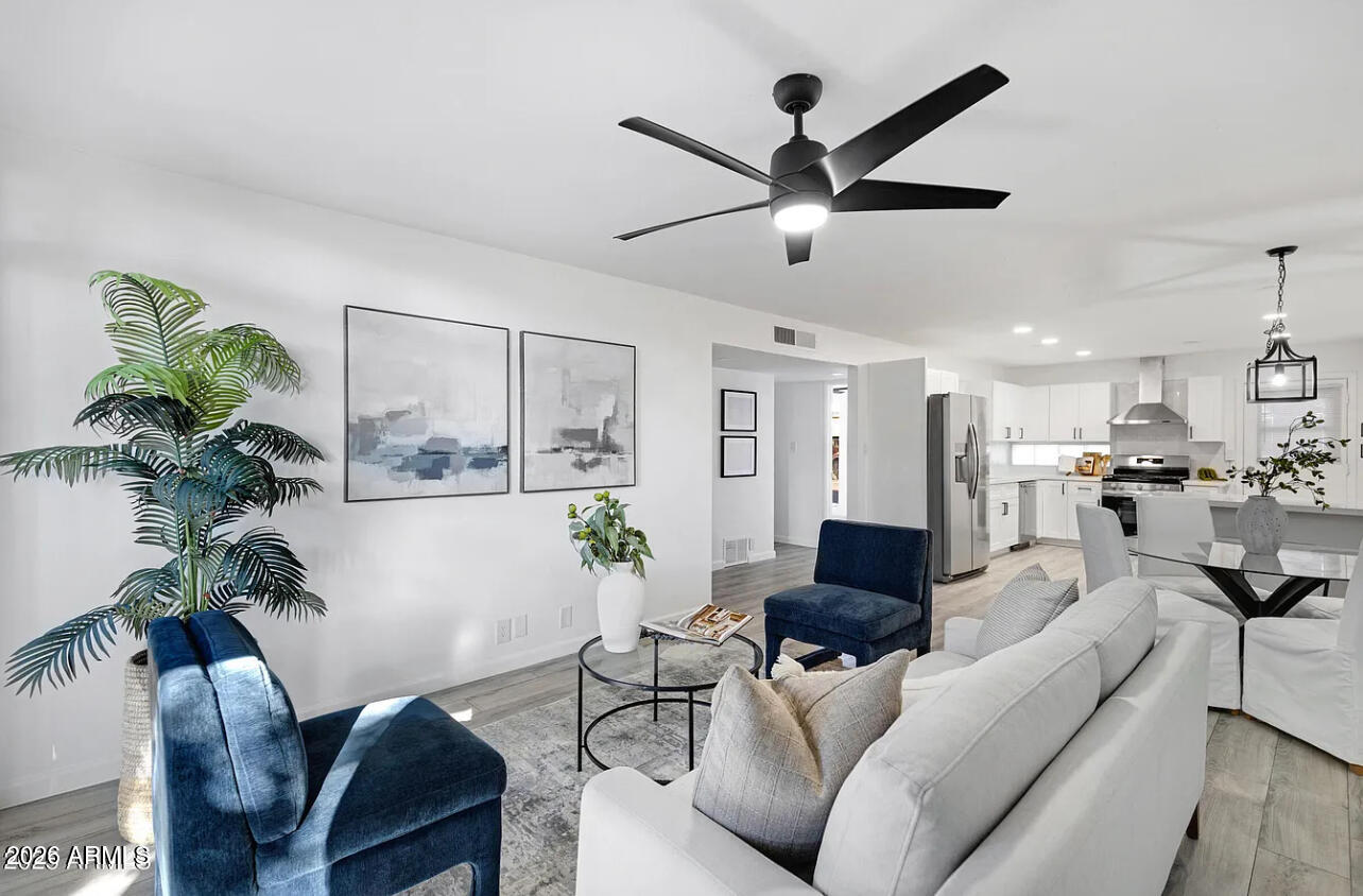1101 E BETHANY HOME Road 15, Phoenix, AZ 85014 — Photo 1 of 16