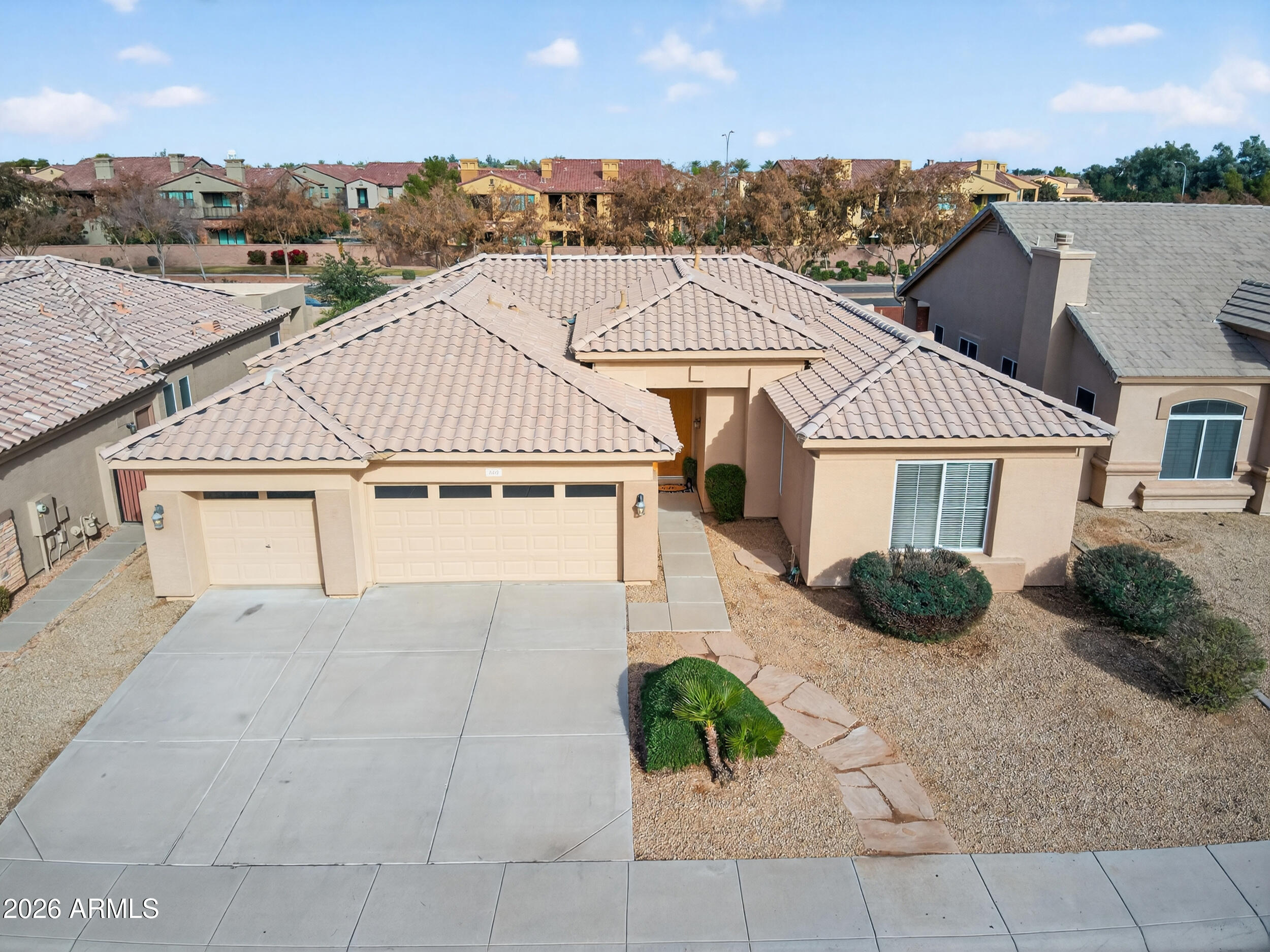 860 W CHERRYWOOD Drive, Chandler, AZ 85248 — Photo 1 of 42
