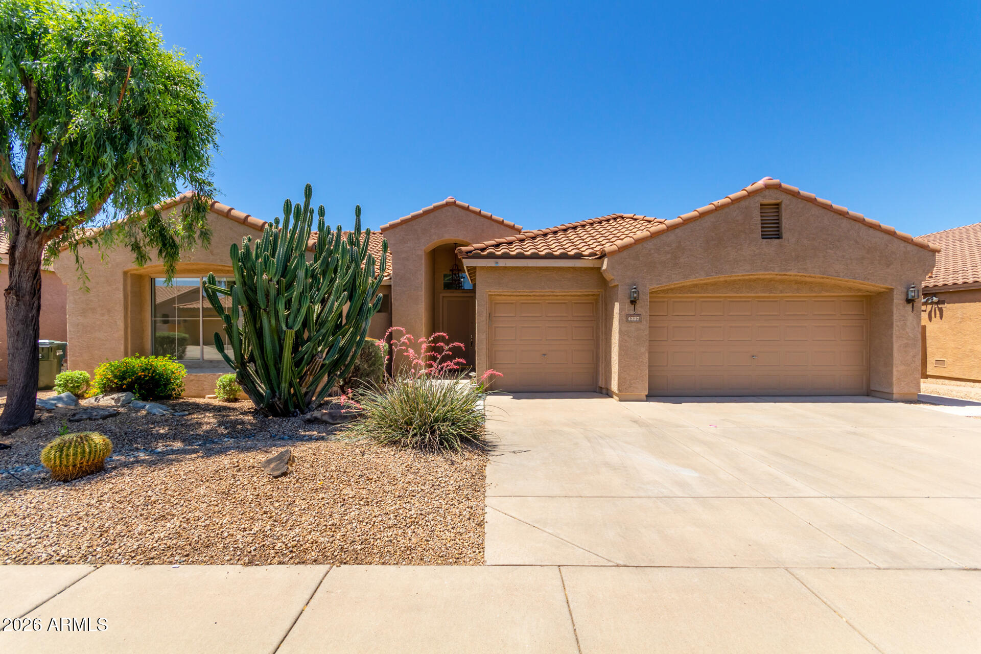 4327 E SANDS Drive, Phoenix, AZ 85050 — Photo 1 of 41