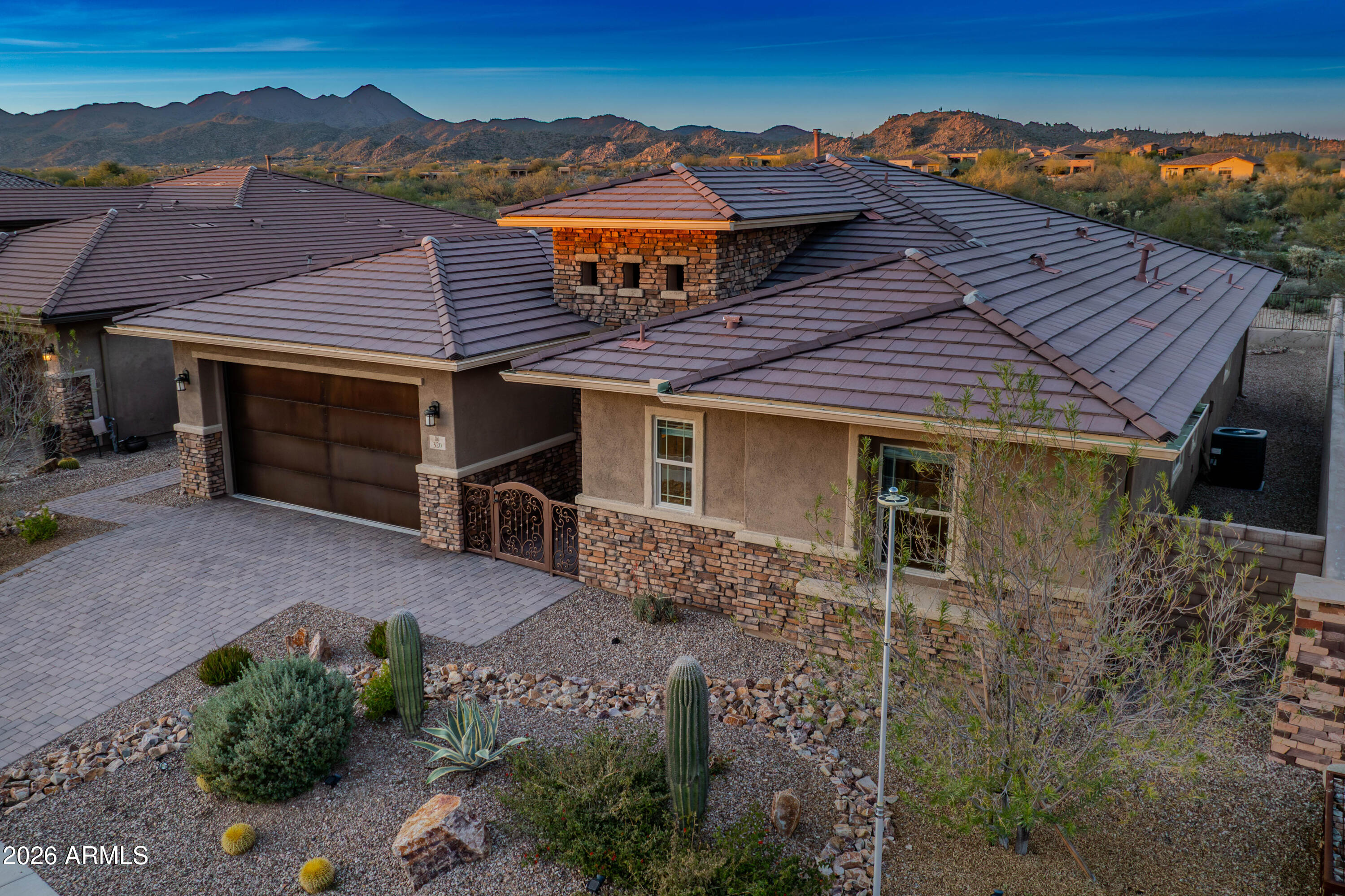 320 W SAGUARO ARM Trail, Oro Valley, AZ 85755 — Photo 1 of 38
