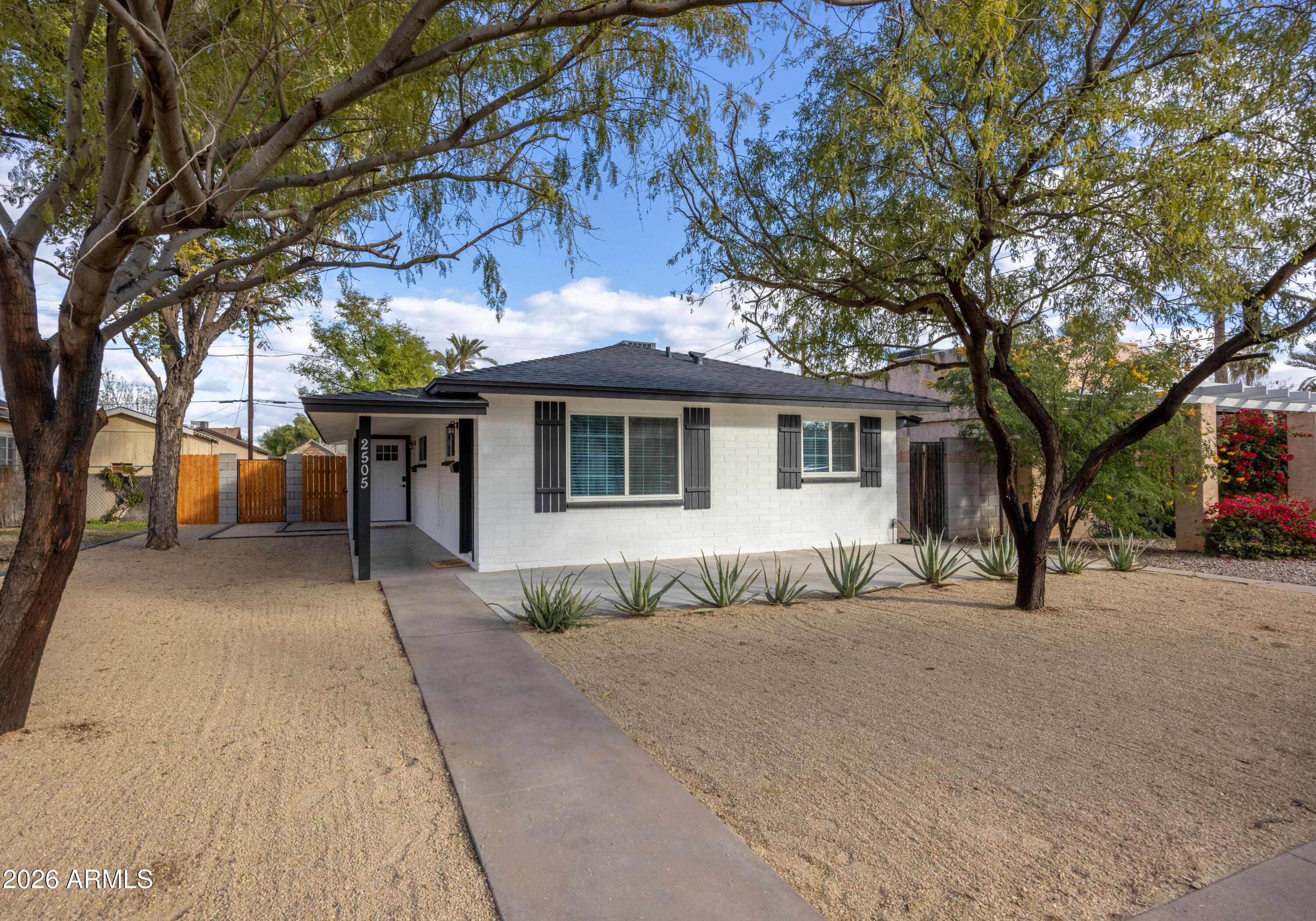 2505 N RICHLAND Street, Phoenix, AZ 85006 — Photo 1 of 36