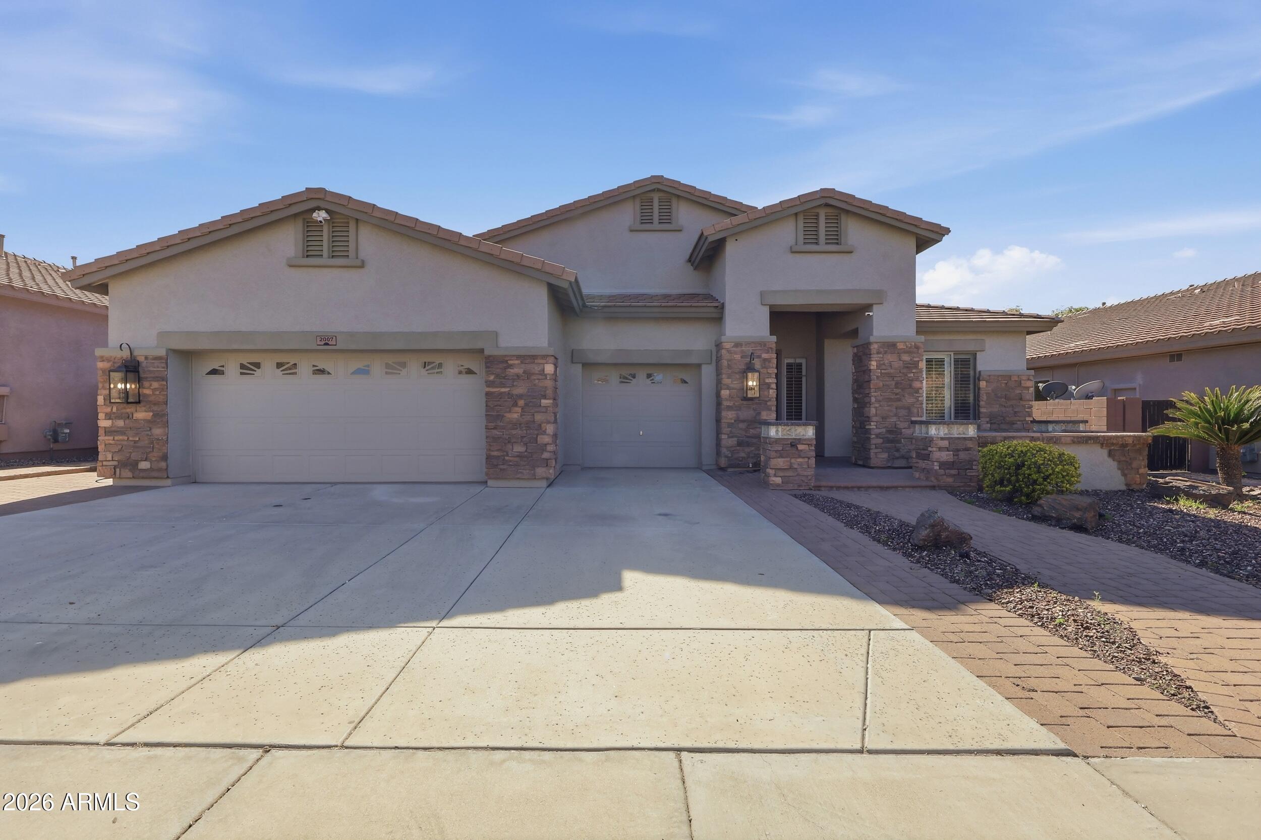 2007 W BLAYLOCK Drive, Phoenix, AZ 85085 — Photo 1 of 46